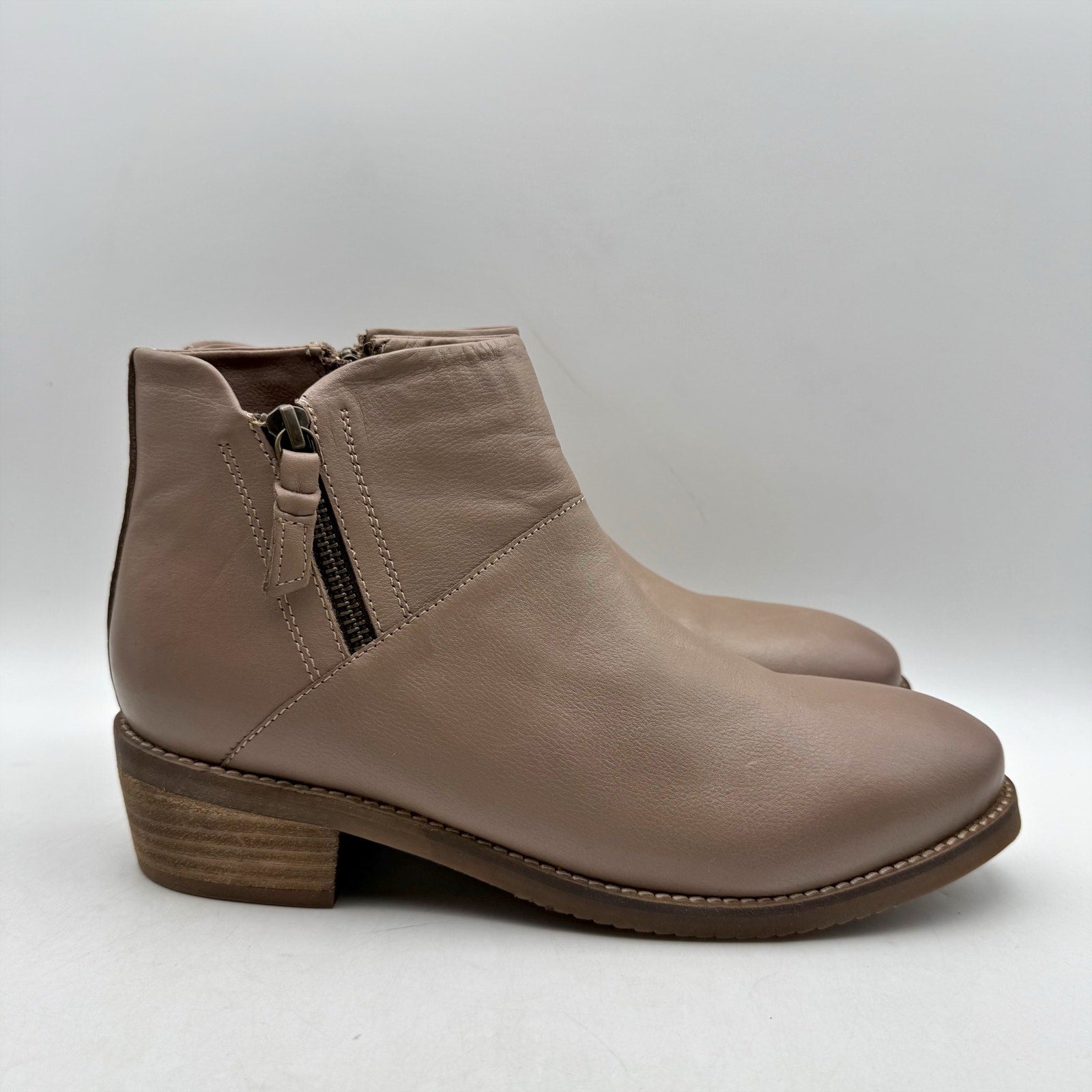 SoftWalk Womens Roselle Ankle Booties US 8.5 NARROW Stone Tan Leather NWOB