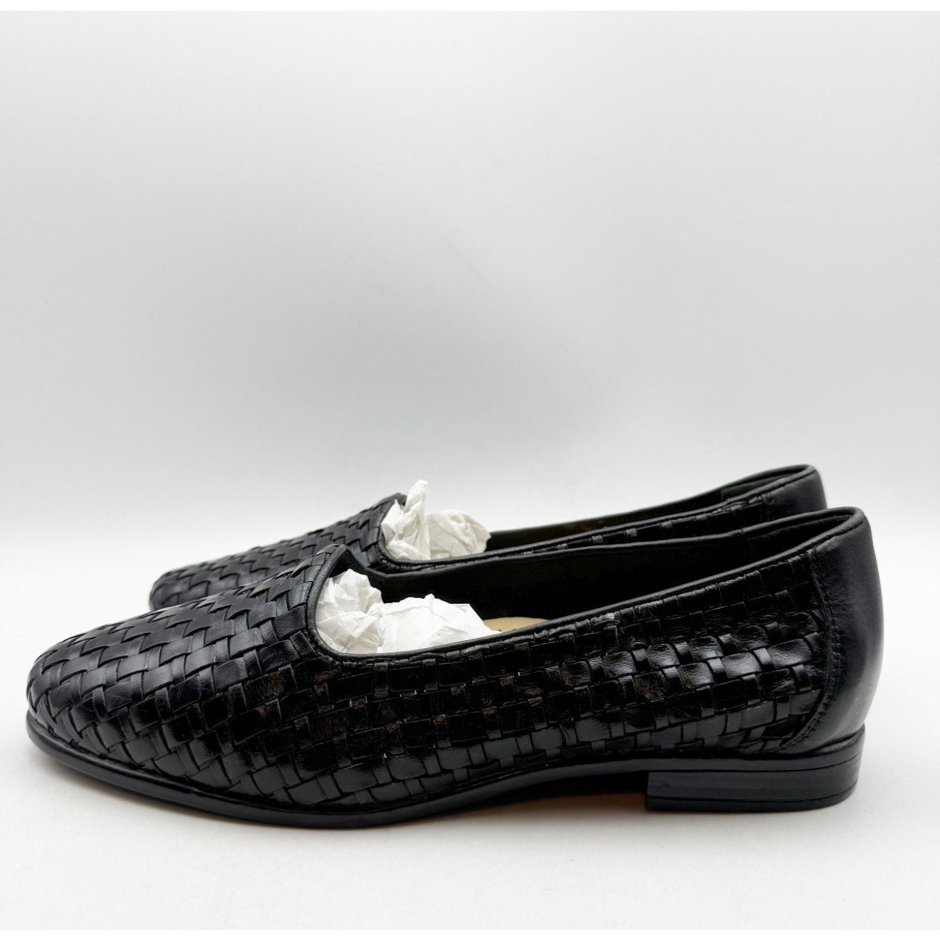 TROTTERS Womens Liz Loafers Size 8.5 Extra Wide Black Woven Leather Slip-On NWOB