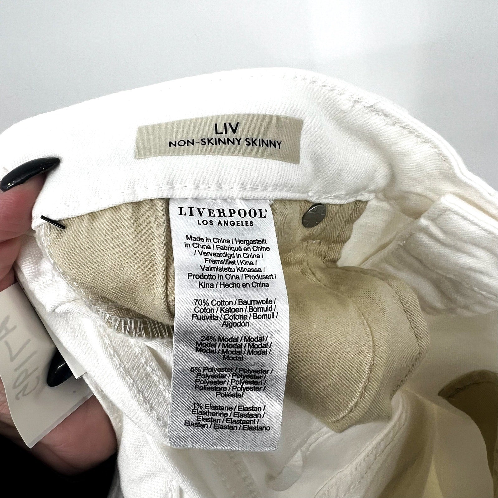 LIVERPOOL Liv Non-Skinny Skinny Jeans in Bone White Size 8/29 Stretch Denim NWT