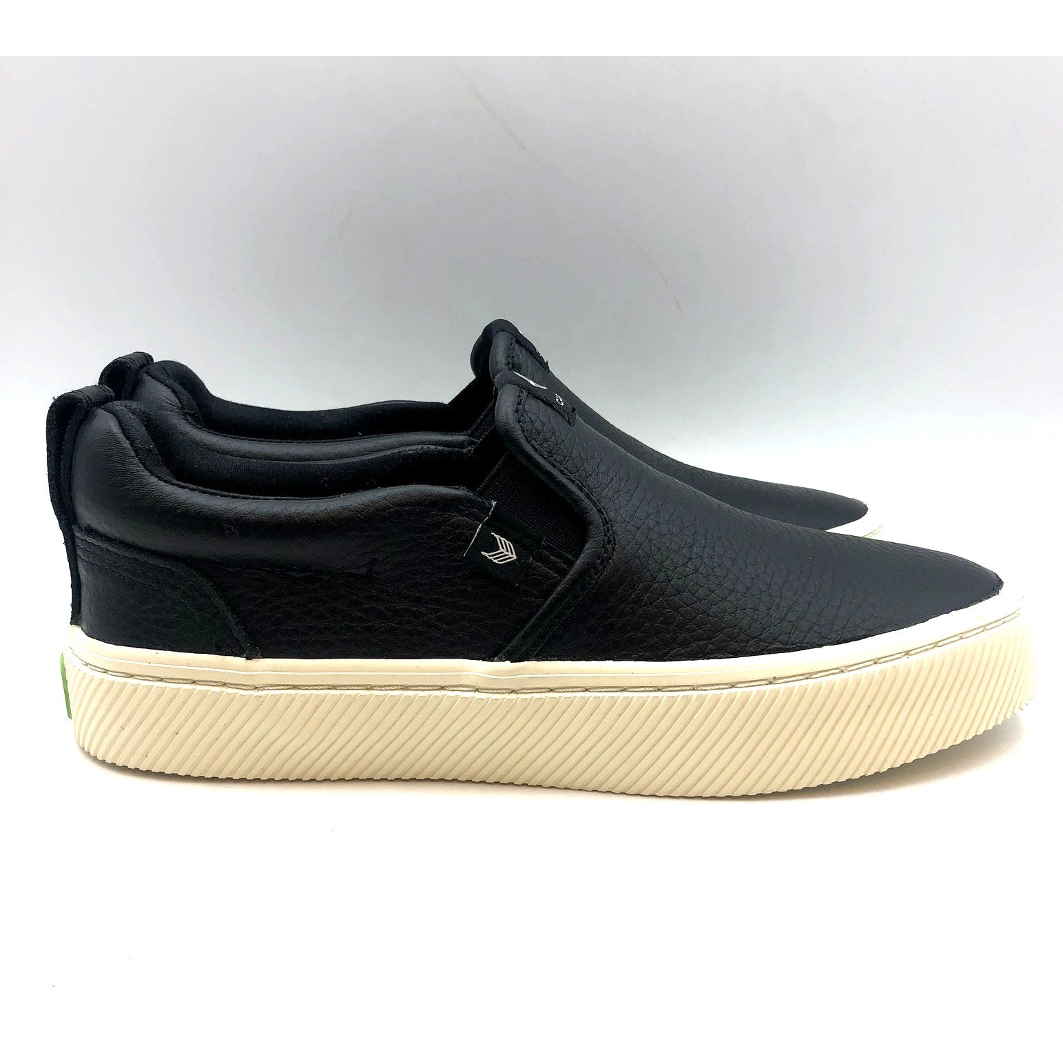 Cariuma Womens  Slip On Sneaker Size 5.5 Black Premium Leather NIB