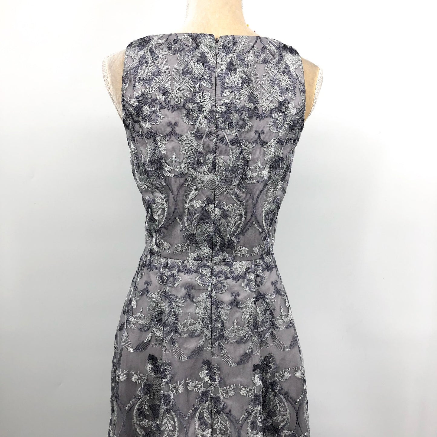 ALEX EVENINGS Embroidered Sleeveless Formal Gown Size 6 Pewter Silver NWOT