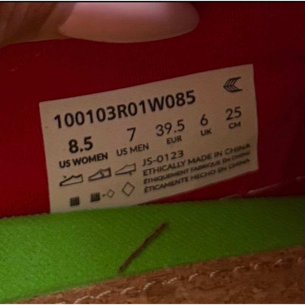 Cariuma OCA Low Top Sneakers Womens 8.5 Mens 7 Red Canvas Organic Cotton NIB