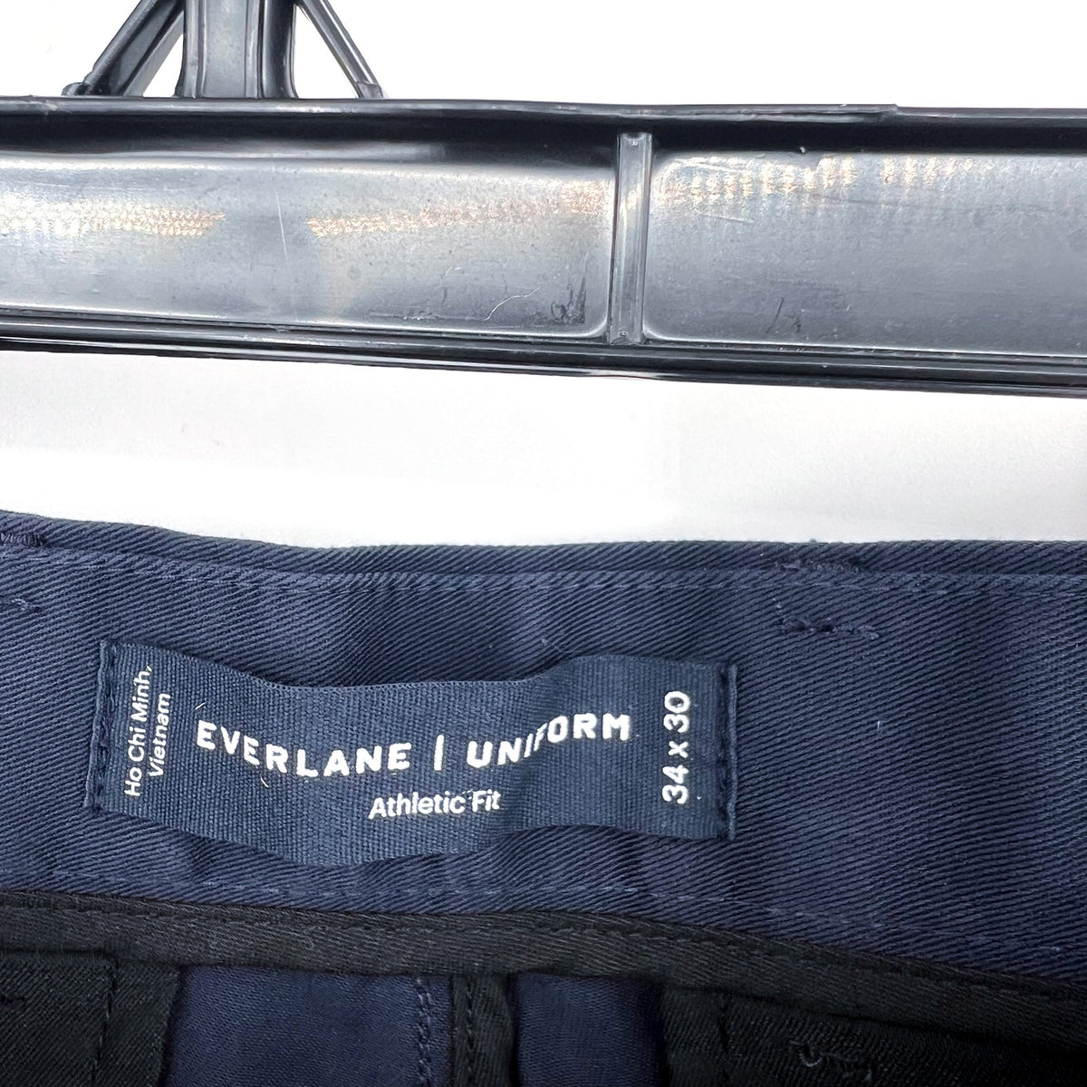 EVERLANE Uniform Mens Performance Chino Pants 34x30 Navy Blue Athletic Fit NWT