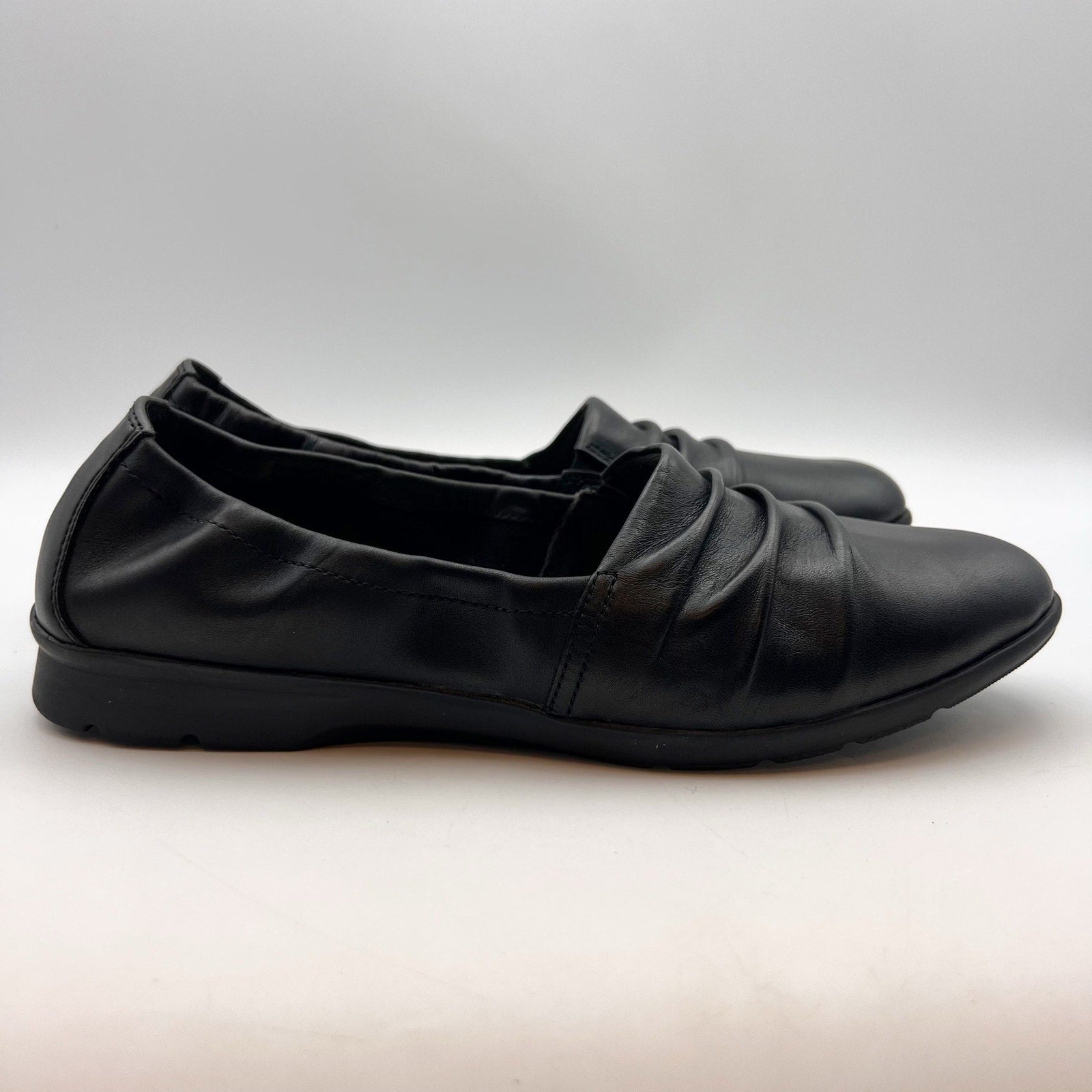 Clarks Womens Jenette Ruby Flats Size 9 M EU 40 Black Leather Slip-On NIB