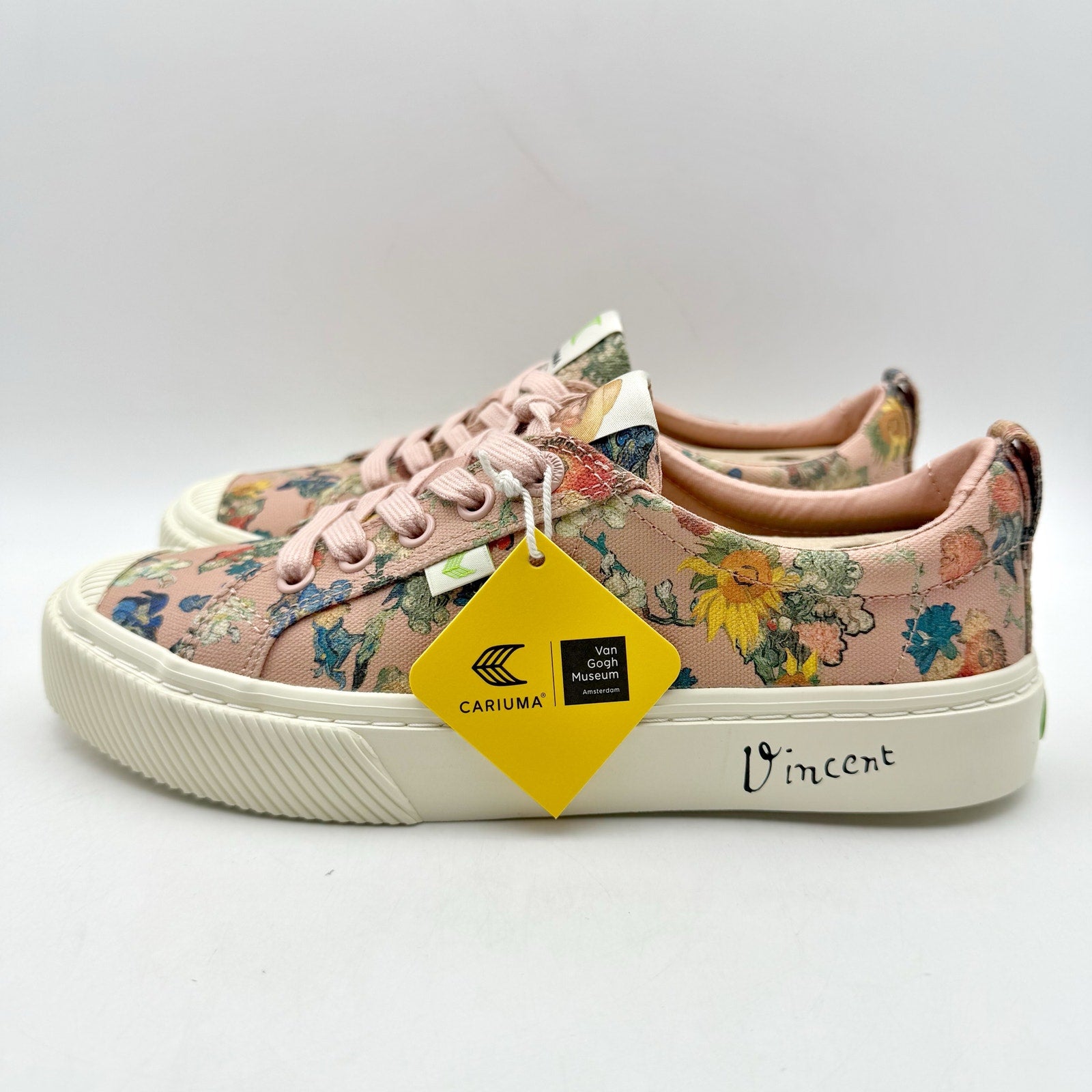 Cariuma Women VGM OCA Low Jubilee 50 Sneaker US 6.5 Pink Canvas Flower Print NIB