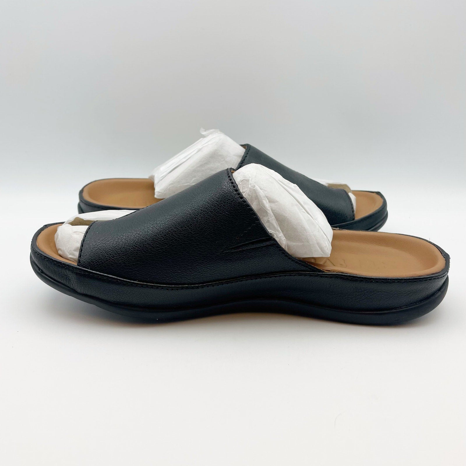 Strive Womens Capri II Thong Sandals US 6 EU 36 Black Leather NIB
