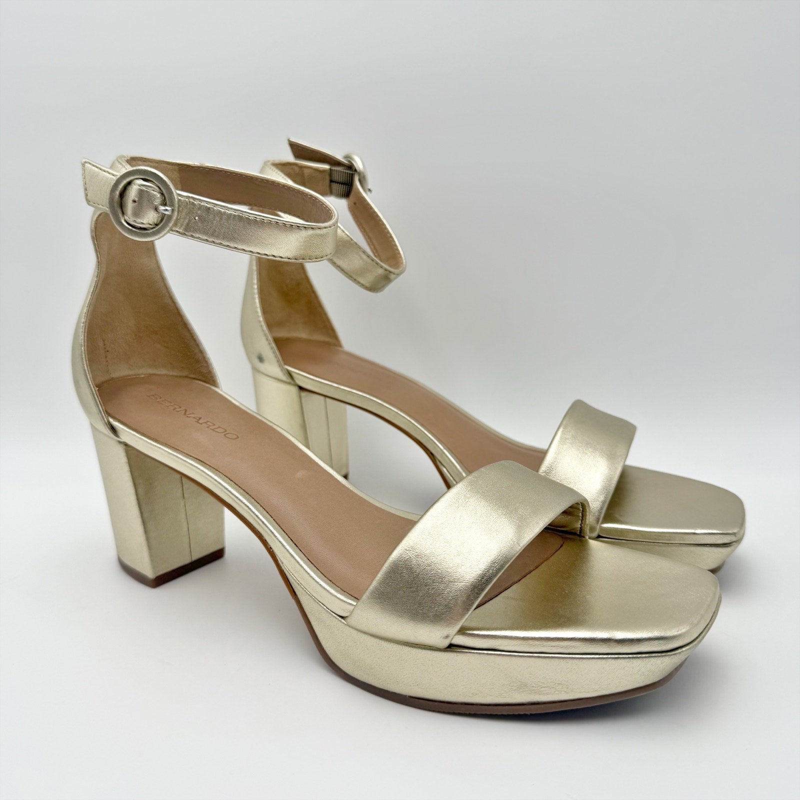 Bernardo Womens Carla Heeled Sandals Size 9.5 Champagne Leather Ankle Strap NWOB