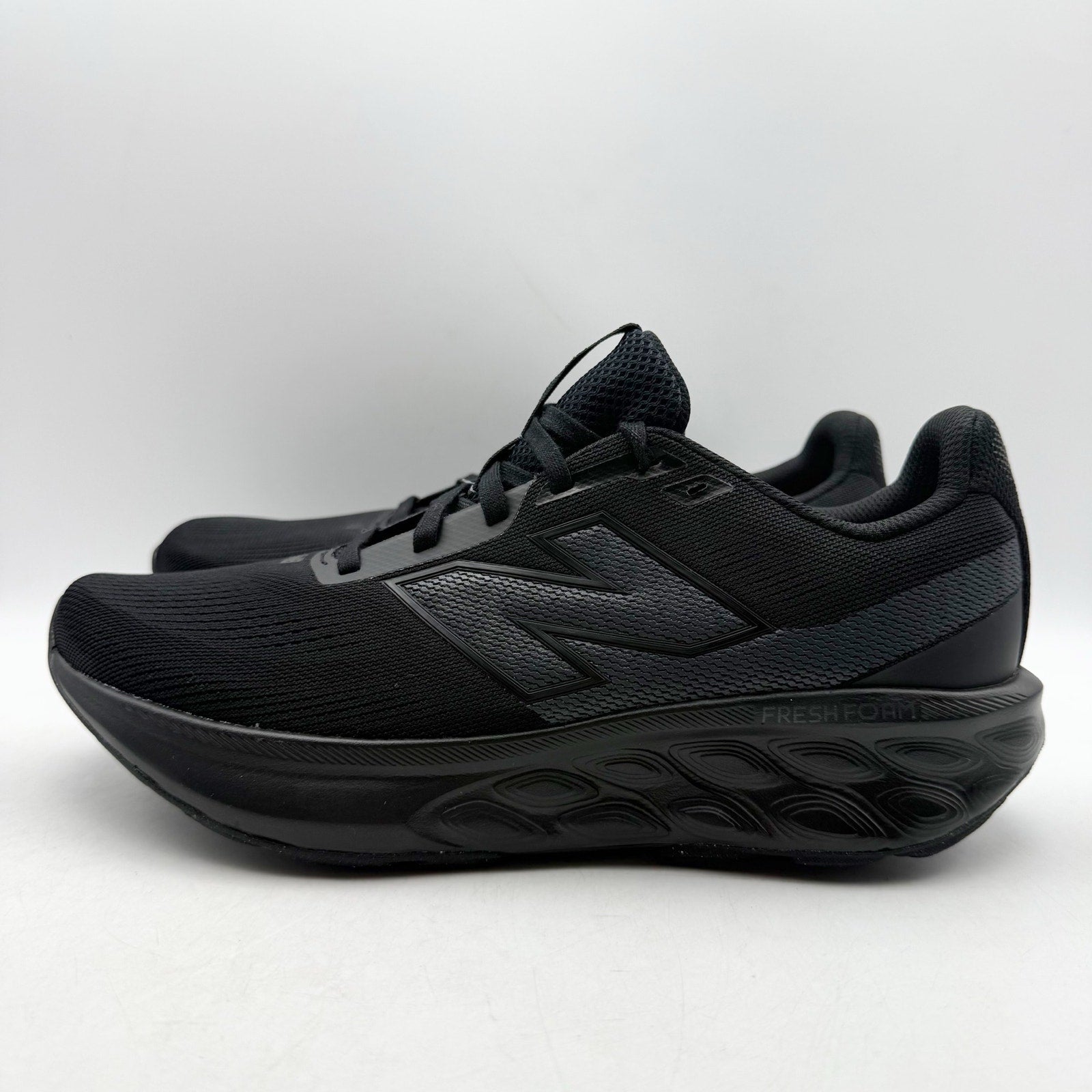 New Balance Mens Fresh Foam 520v9 Running Sneakers US 9.5 EU 43 Black NWOB