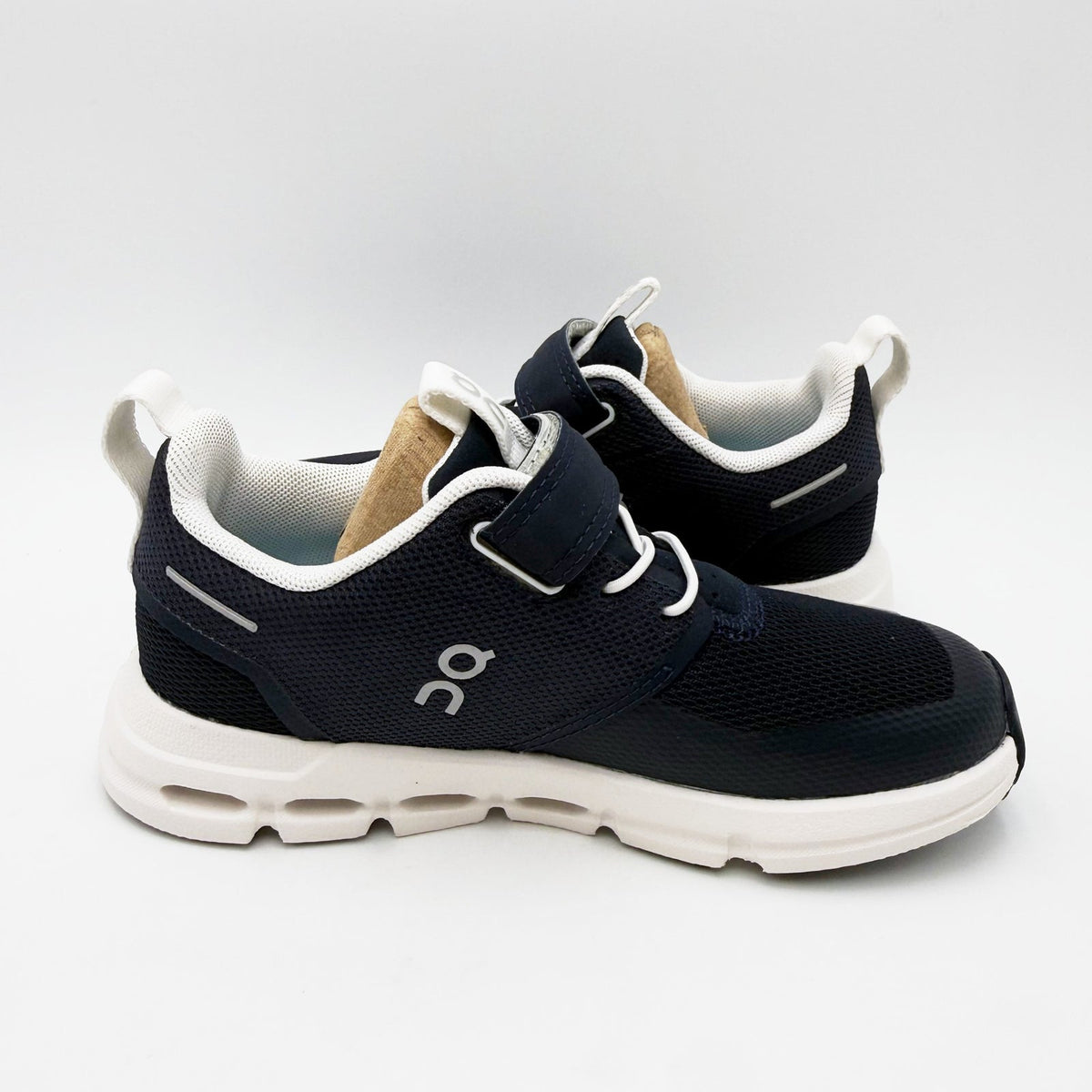 ON Kids Cloudplay Sneakers Little Kid Size 11.5 EU 29 Midnight Blue White NWOB