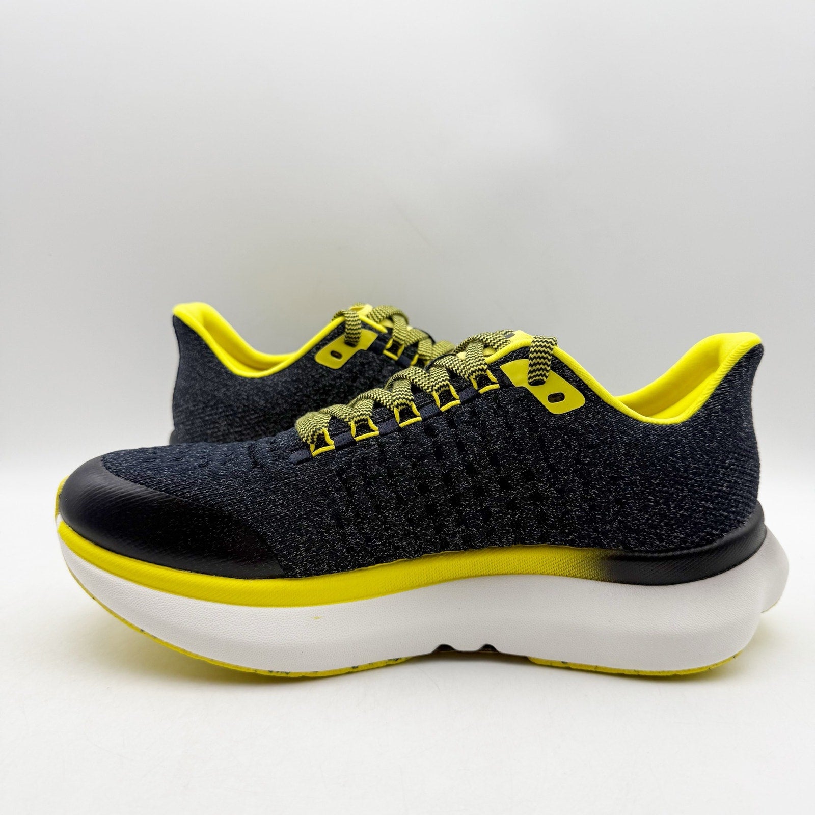 Rabbit Womens Dream Chaser Athletic Shoes Size 7.5 Black Yellow Running NIB