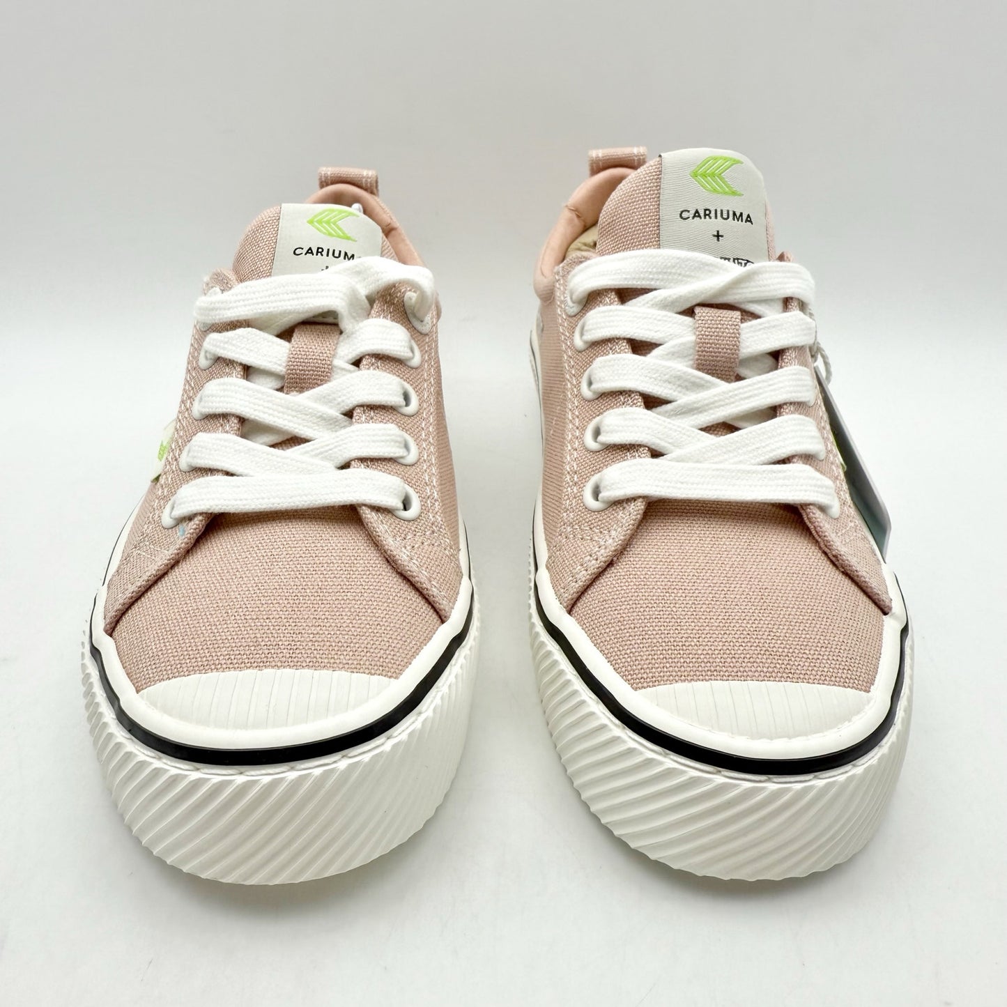 Cariuma Womens OCA Peanuts Snoopy Low Skate Sneaker US 5 M EU 35 Pink Canvas NIB