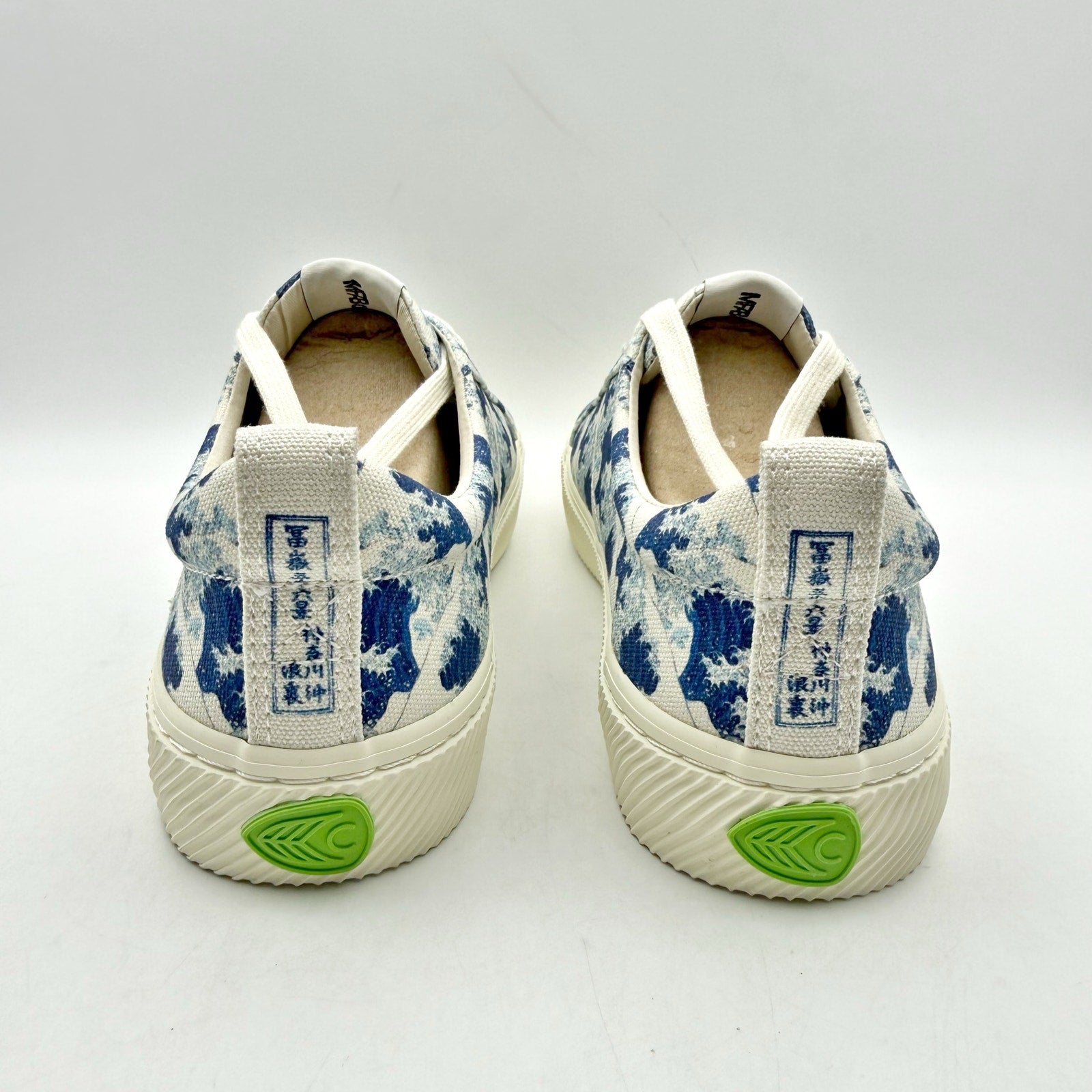 Cariuma X Hokusai OCA Wave Off Sneakers Mens 9 Womens 10.5 White Blue Canvas NIB