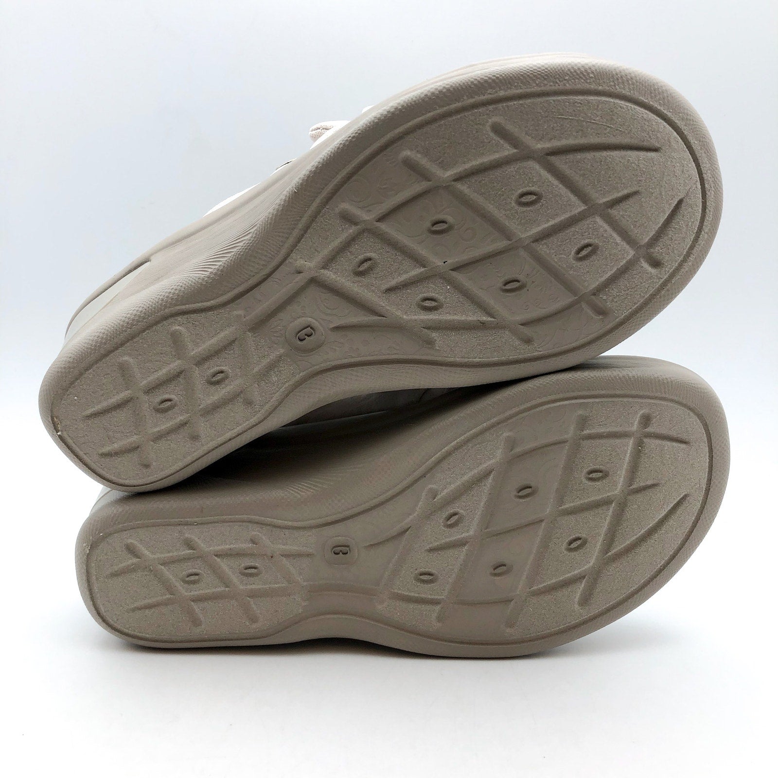BZEES Womens Smile Comfort Wedge Slide Sandals 6.5 WIDE Cream Cheetah NIB