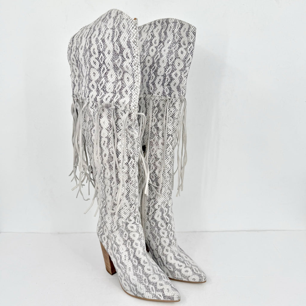 DINGO Womens Kitty Kat Fringe Cowboy Boots Size 8.5M White Snake Snip Toe NIB