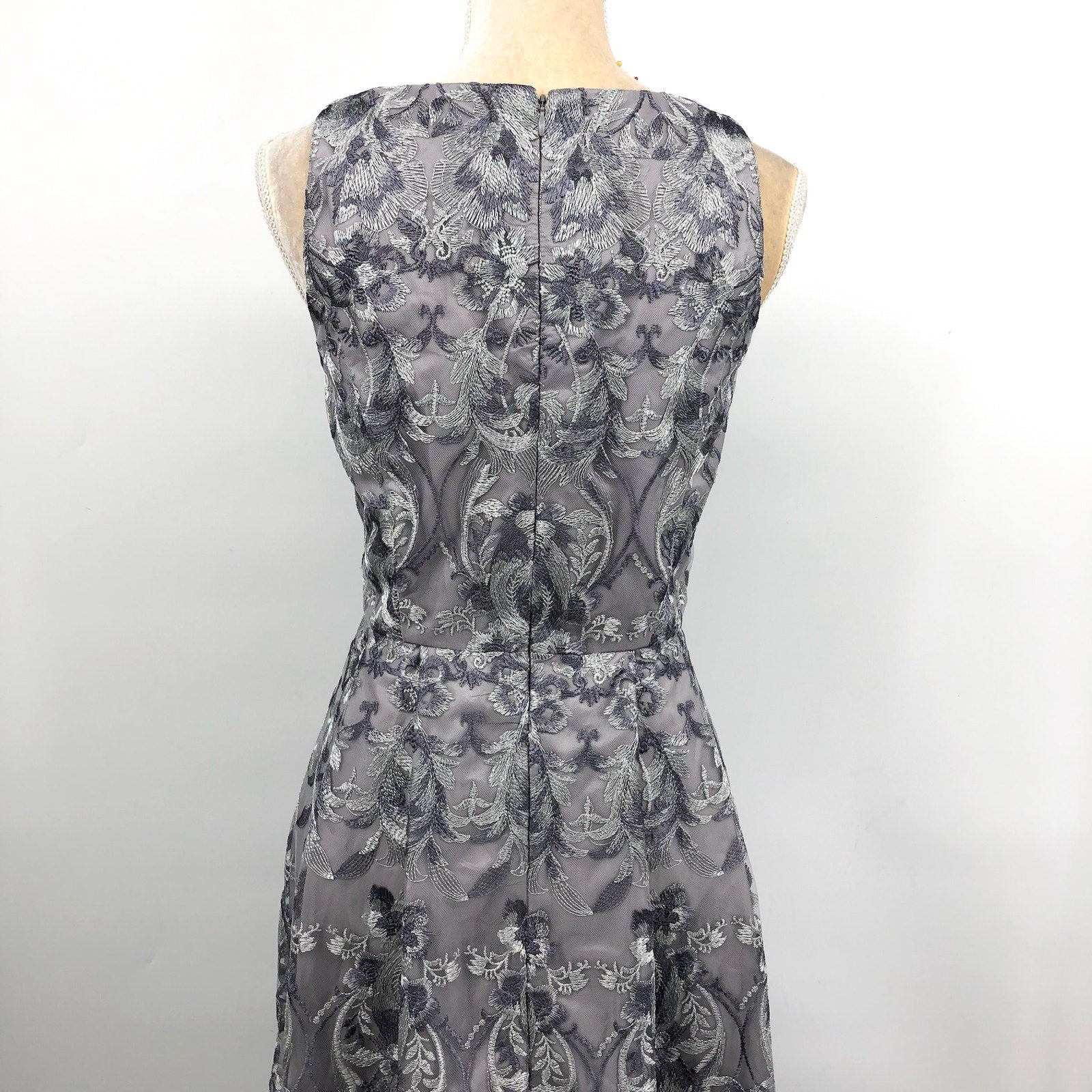 ALEX EVENINGS Embroidered Sleeveless Formal Gown Size 6 Pewter Silver NWOT