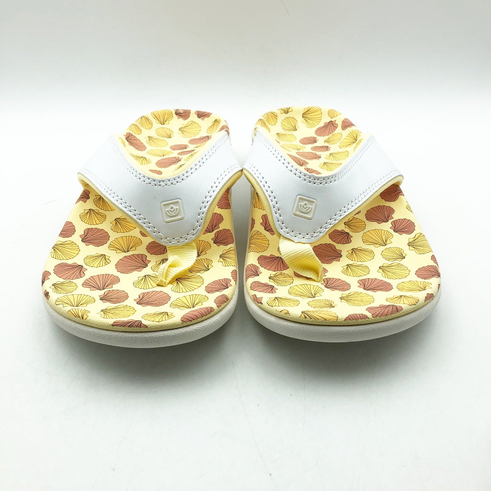 Spenco Womens Yumi Ocean Shell Sandals Size 7 WIDE White Yellow NWOB