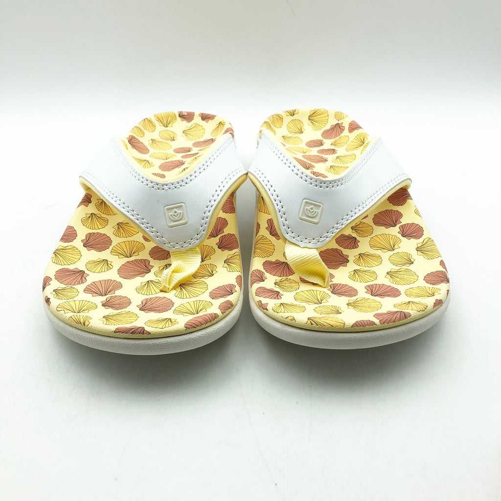 Spenco Womens Yumi Ocean Shell Sandals Size 7 WIDE White Yellow NWOB