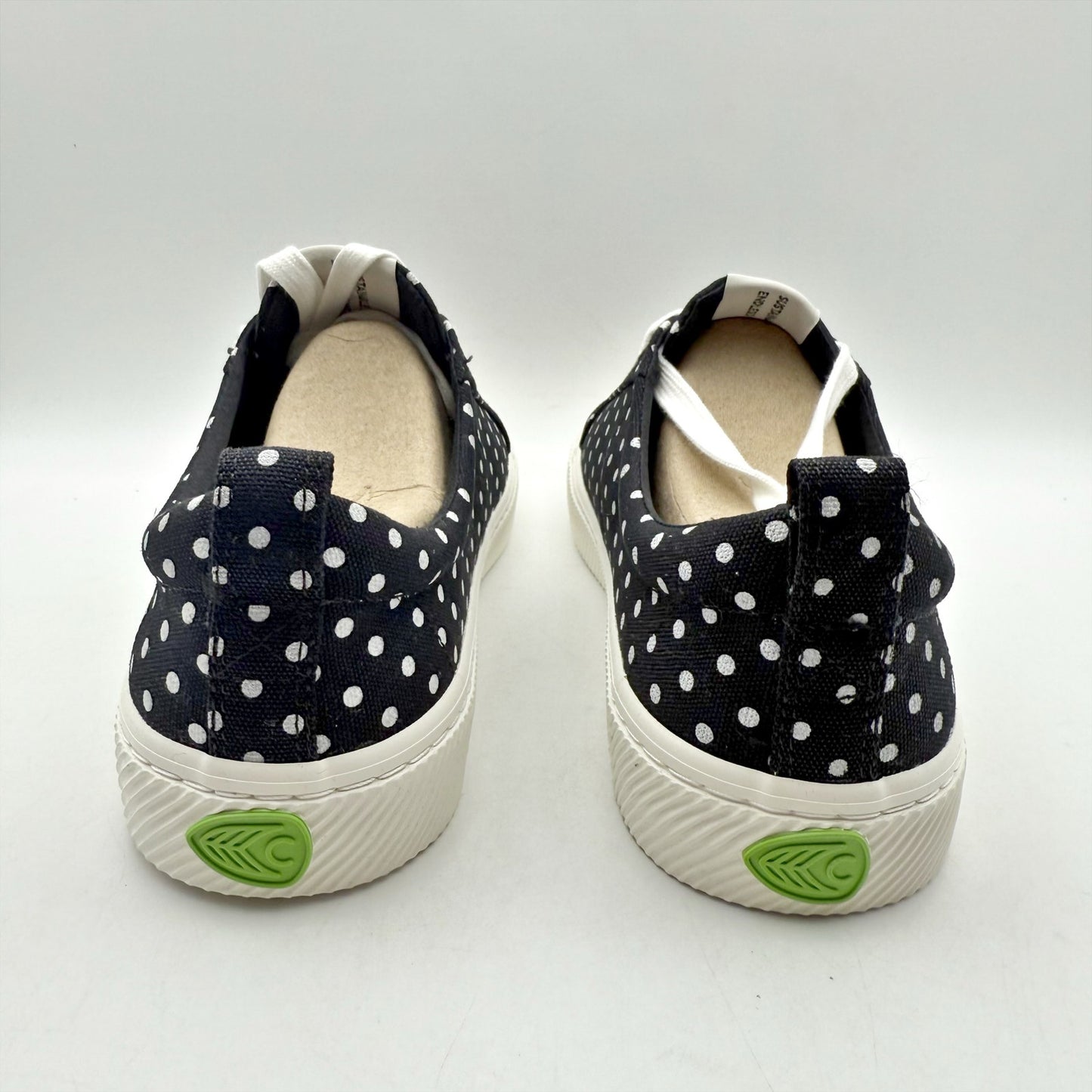 Cariuma Womens OCA Low Sneakers US 10 EU 41 Black White Canvas NIB