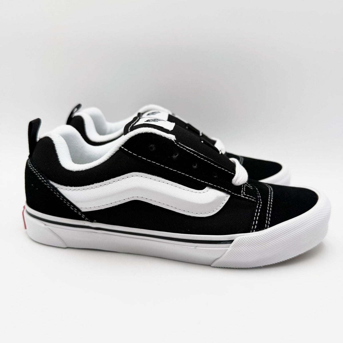 Vans Big Kids Knu Skool Casual Sneakers Youth Size 5 Black True White NIB