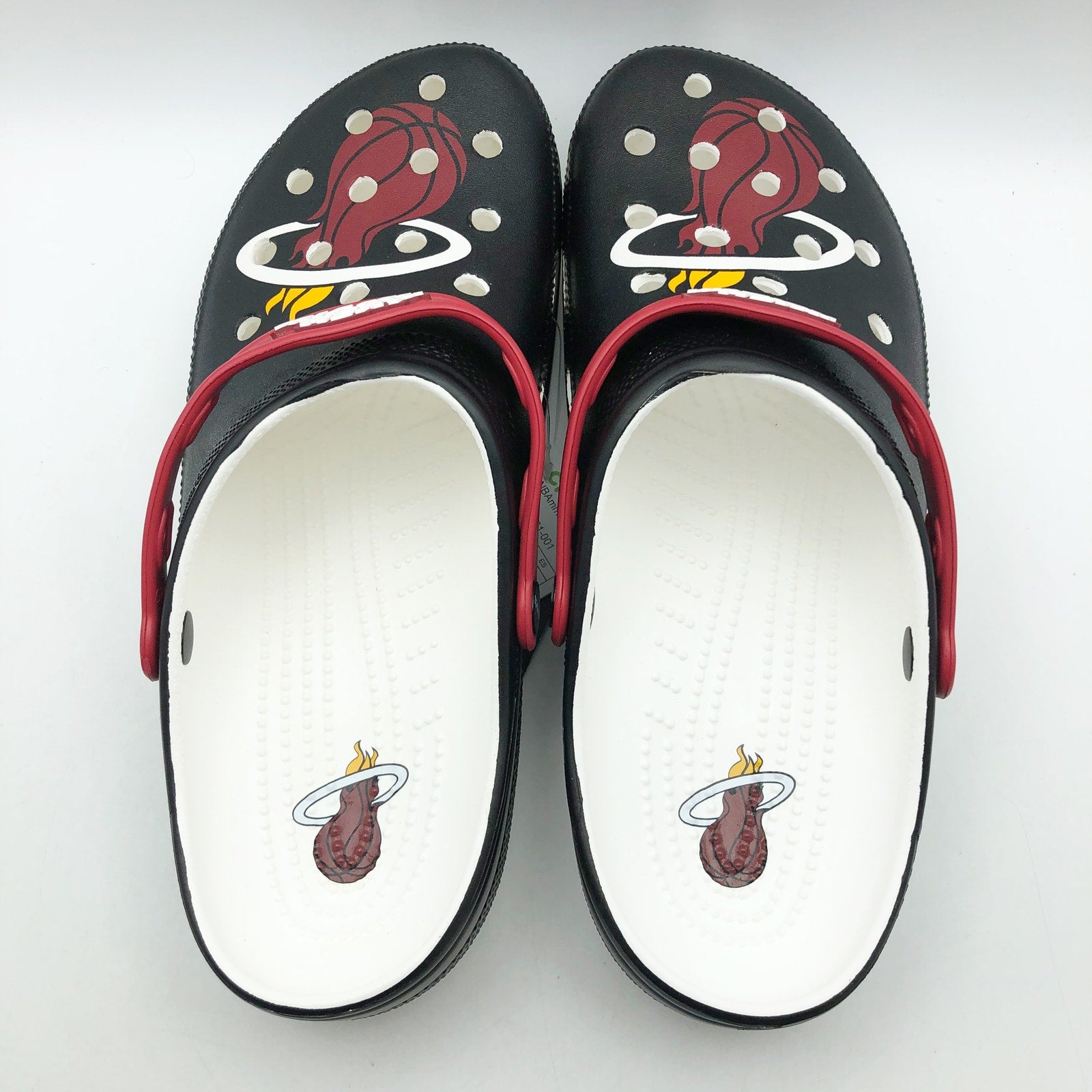 Crocs Mens NBA Miami Heat Classic Clog US 11 EU 42-43 Black Red NWT
