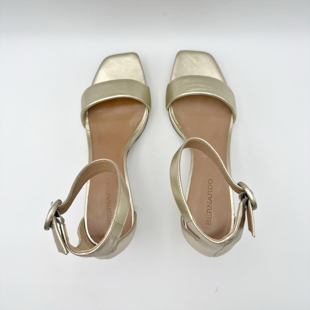 Bernardo Womens Carla Heeled Sandals Size 9.5 Champagne Leather Ankle Strap NWOB