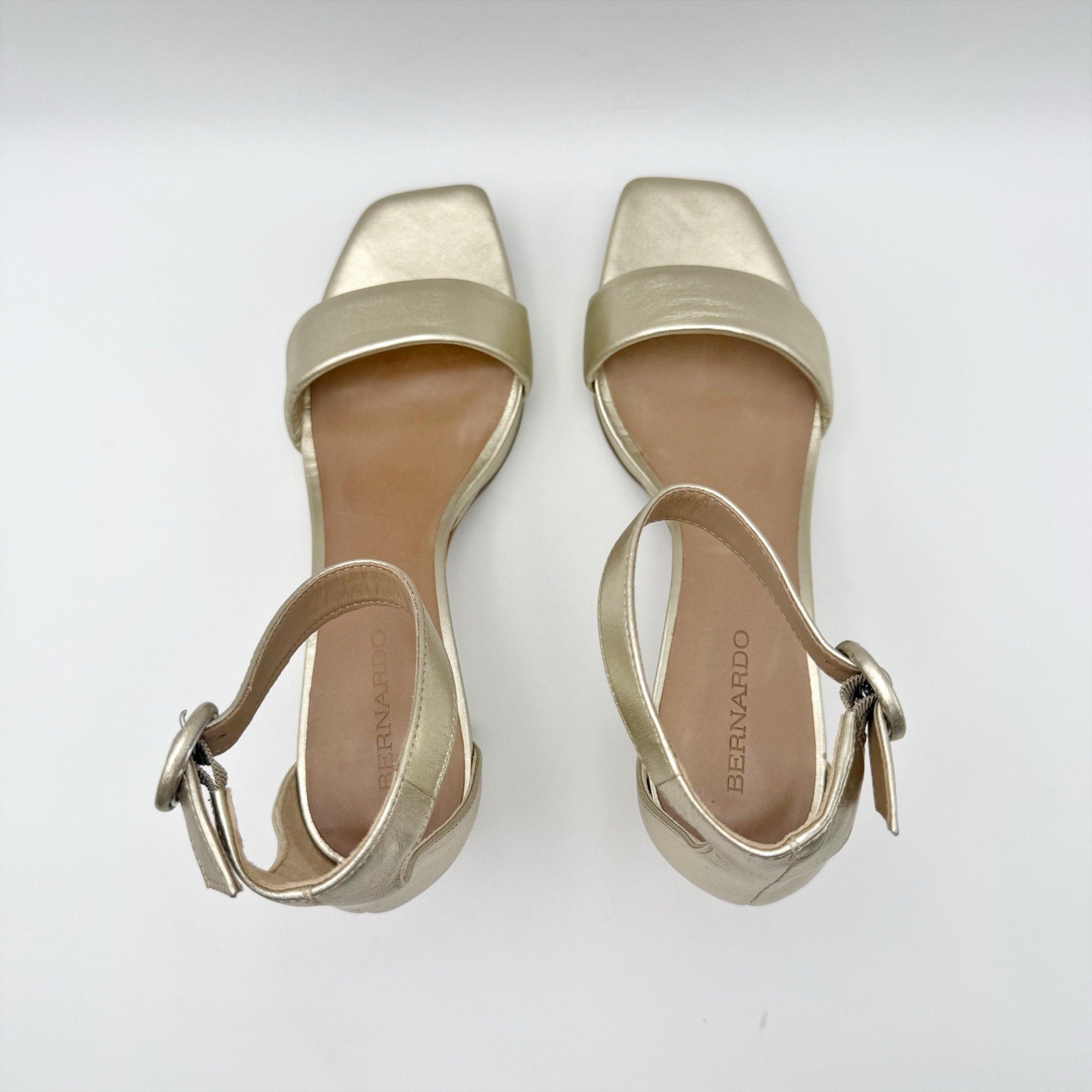 Bernardo Womens Carla Heeled Sandals Size 9.5 Champagne Leather Ankle Strap NWOB