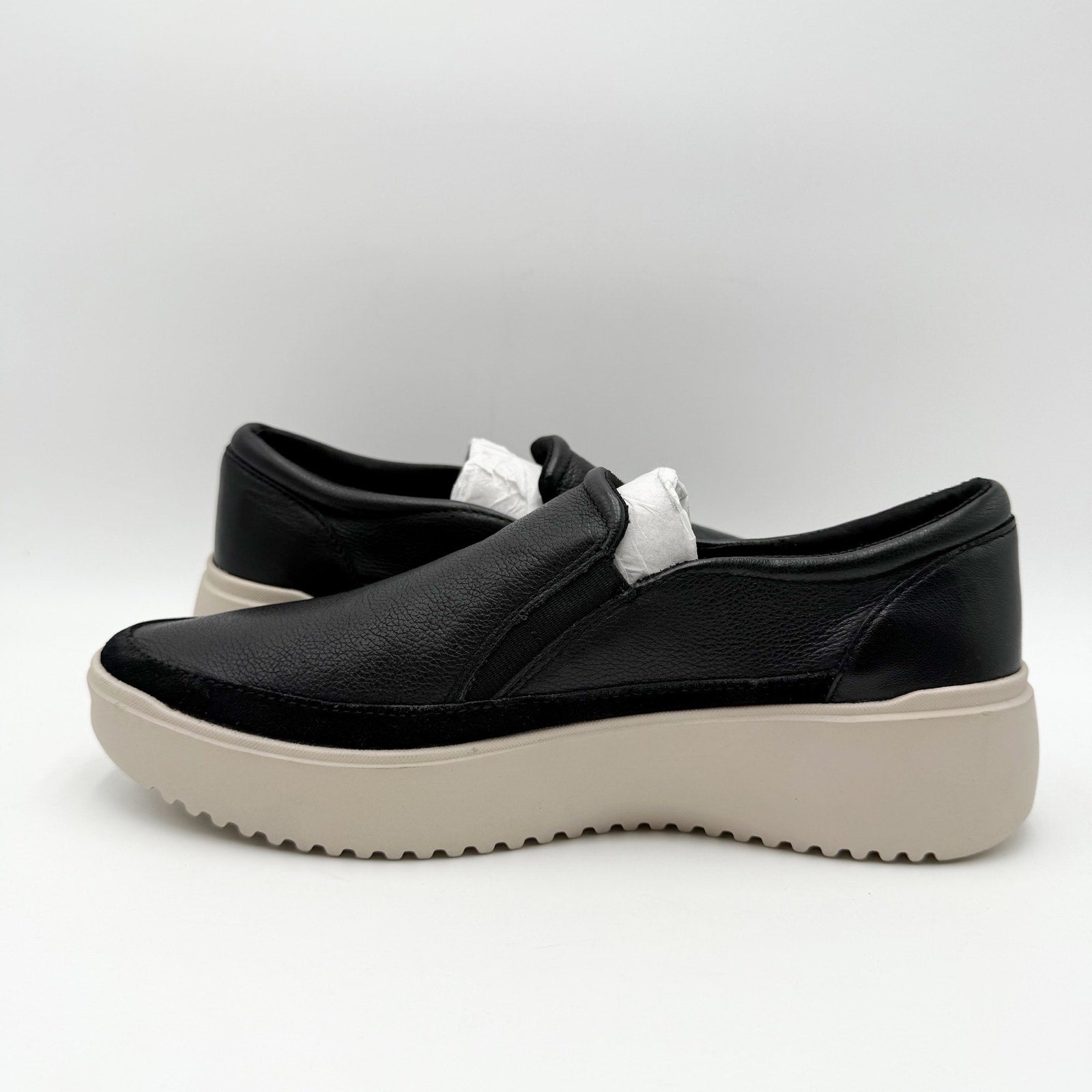 Vionic Womens Kearny Sneakers Size 8.5 Wide Black Leather Slip-On NWOB