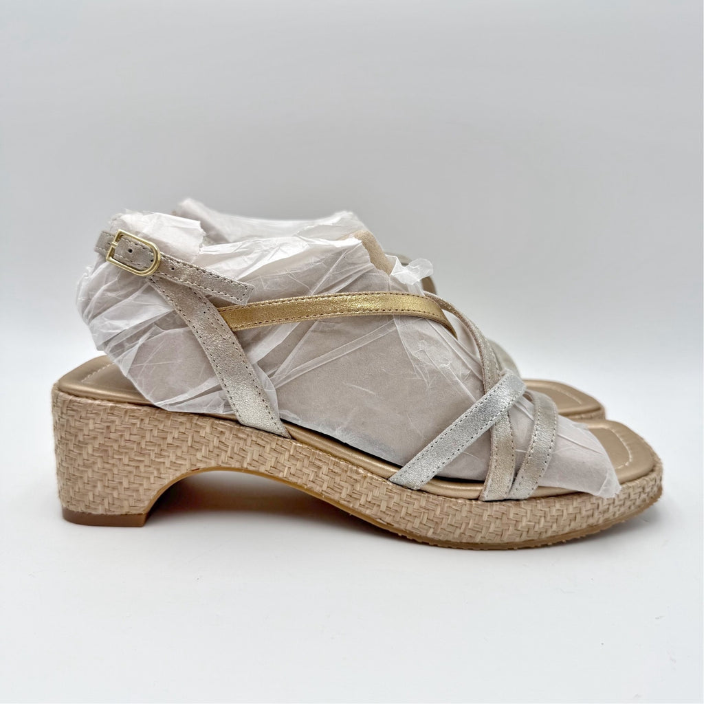 Donald Pliner Womens Rosalie Sandals Size 8 Metallic Silver Gold Leather NWOB