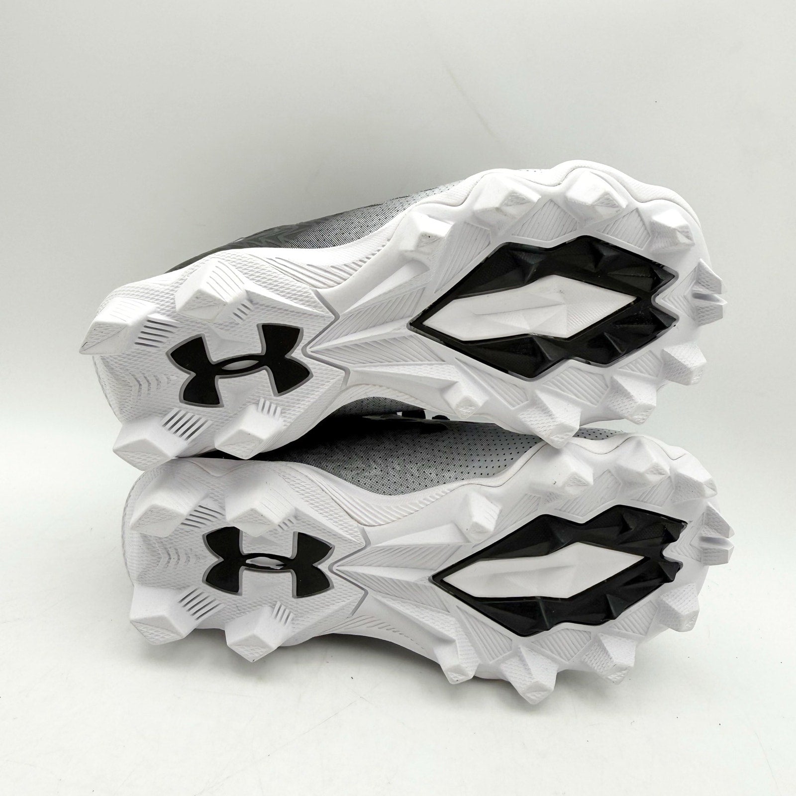 Under Armour Boys 10 Spotlight Franchise RM 4.0 Football Cleats Black White NIB