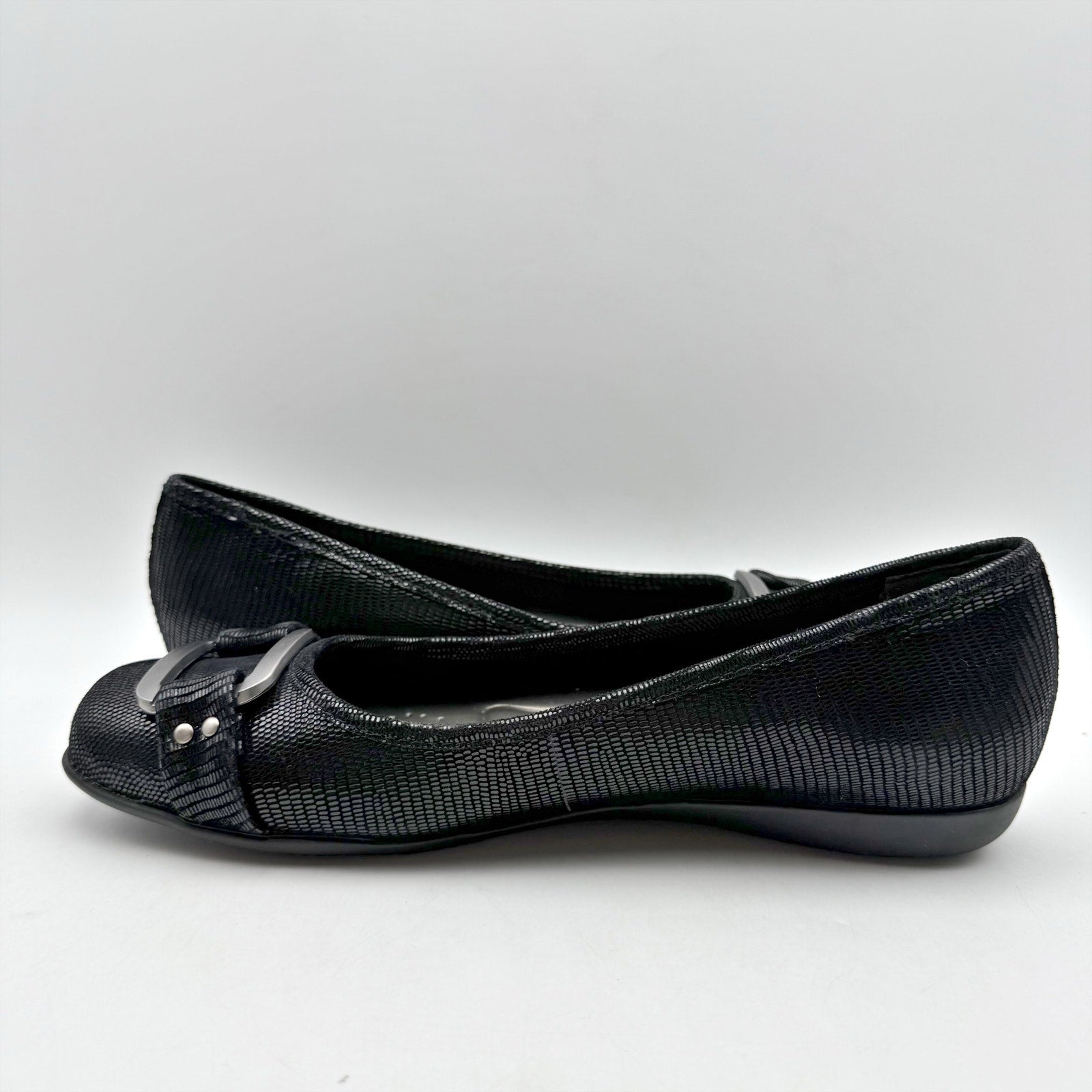 Trotters Womens Sizzle Flats US 7 Narrow EU 37.5 Black Leather Slip On NWOB