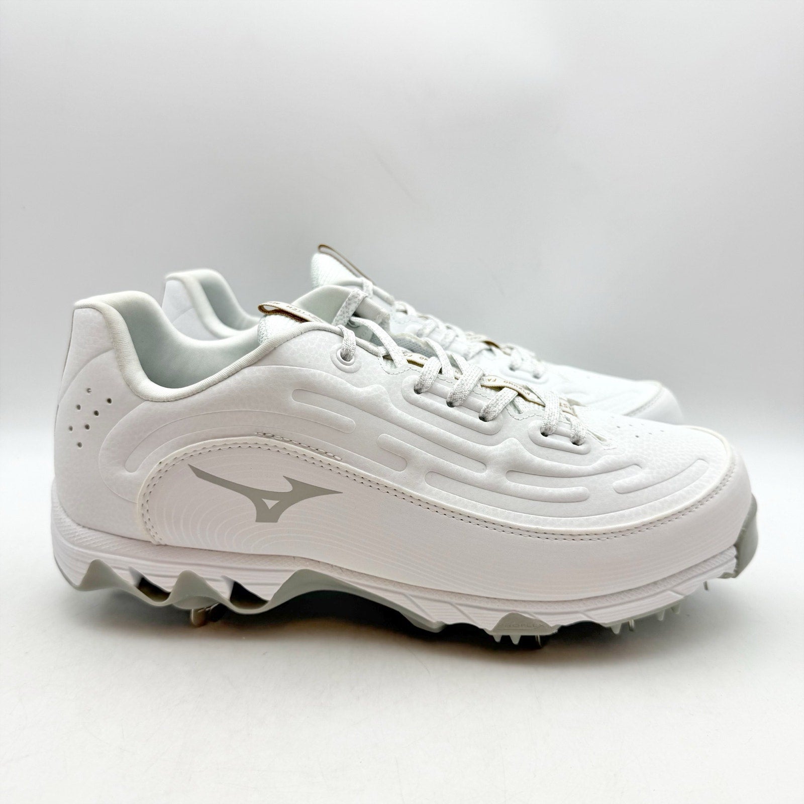Mizuno Womens Swift 8 Low Softball Cleats Size 11 White 9-Spike Metal NWOB