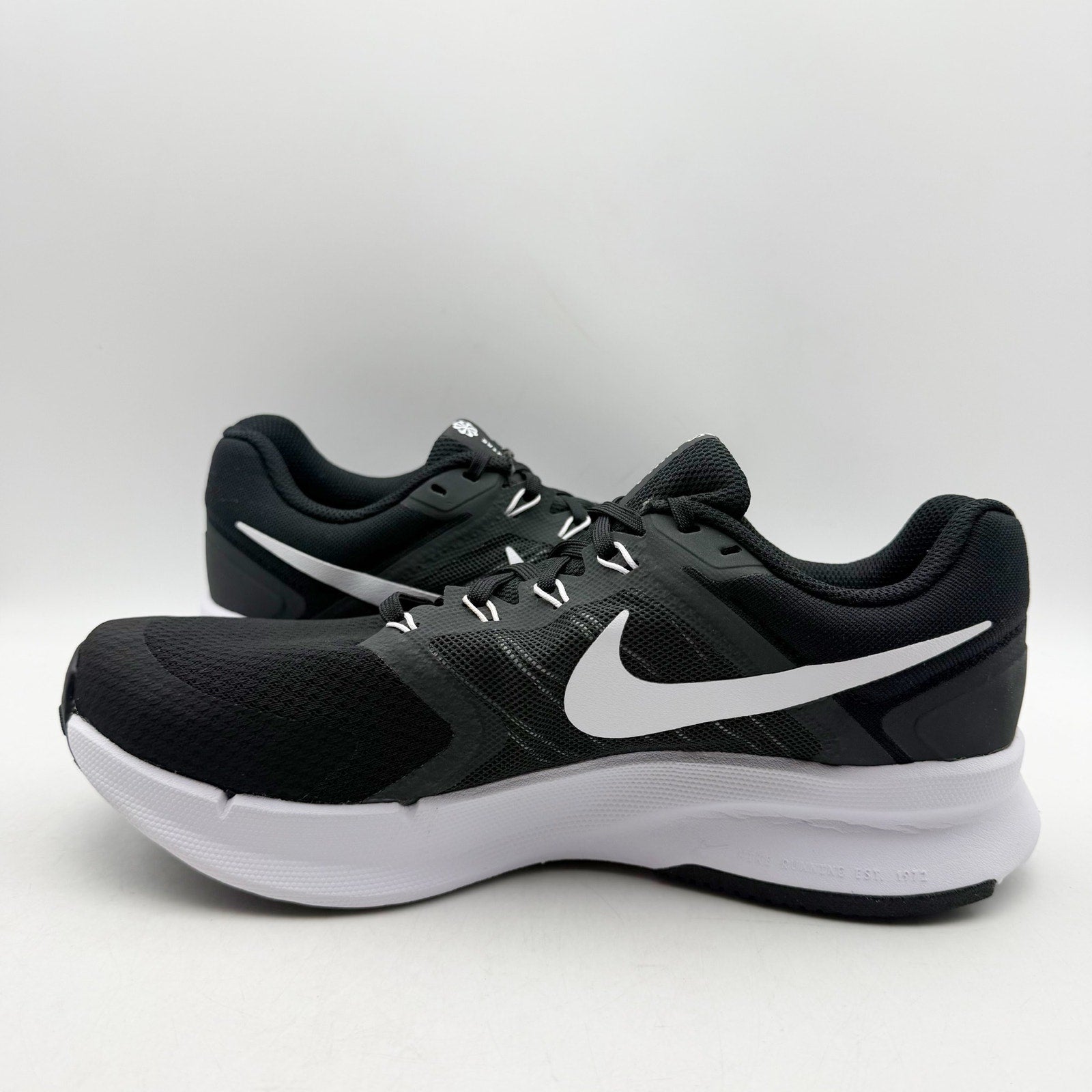 Nike Mens Run Swift 3 Running Sneakers US 9.5 Wide Black White Athletic NWOB