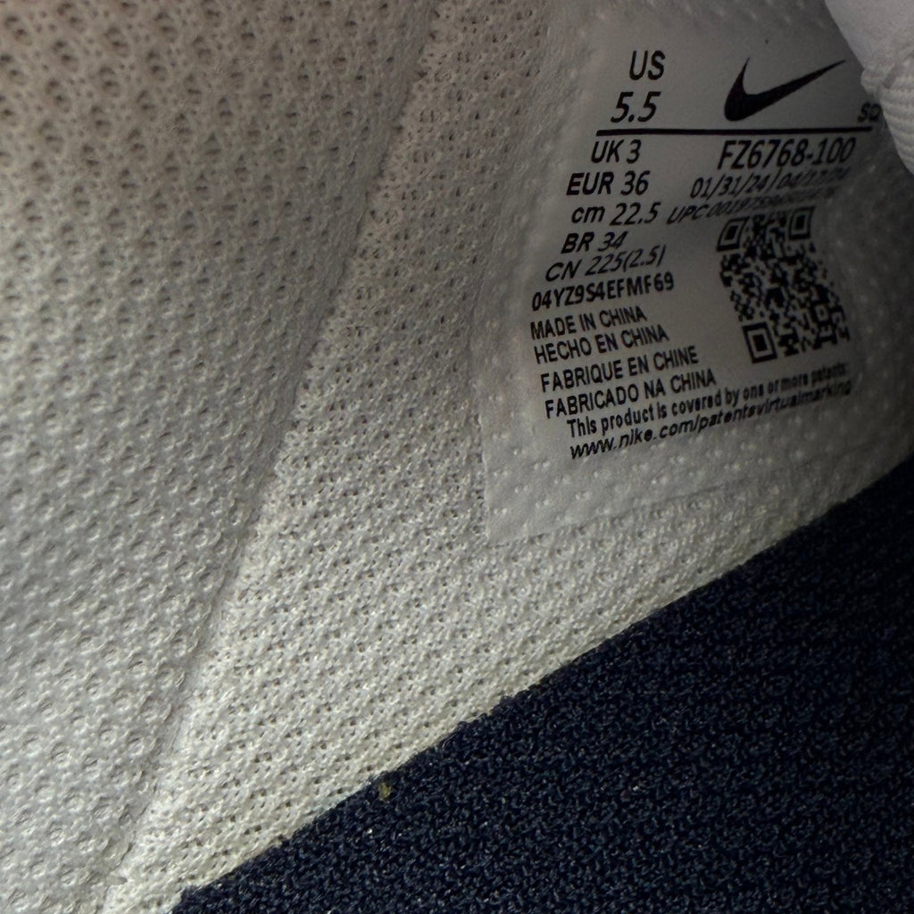Nike Womens Air Force 1 07 Next Nature Sneakers Size 5.5 White Navy Blue NWT