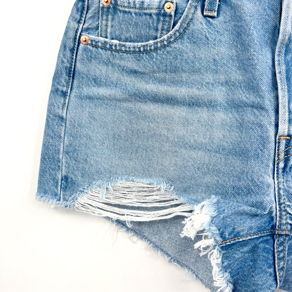 LEVI'S Womens 501 Original Fit Denim Shorts Size 28 US 6 Blue 56327-0086 NWT