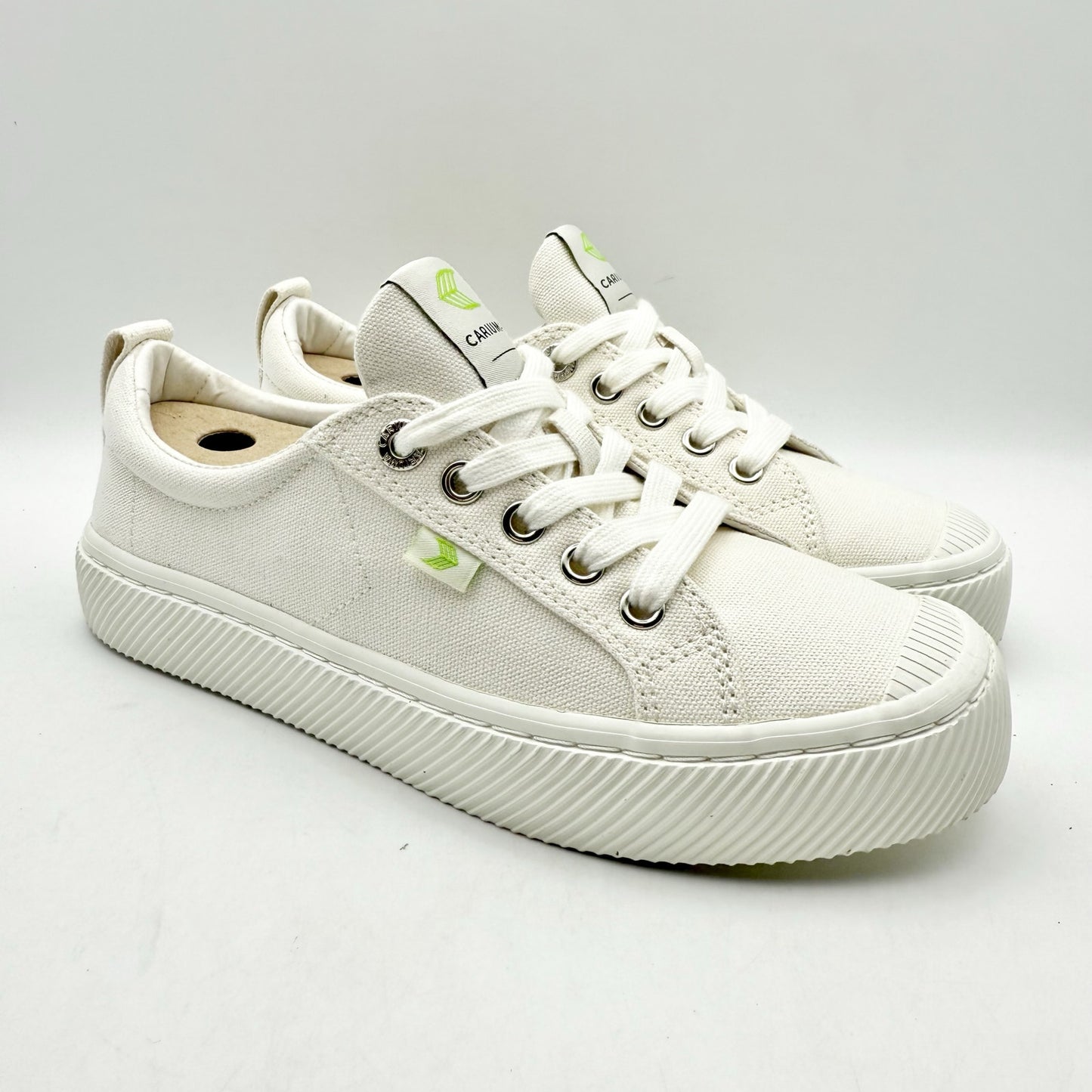 Cariuma Womens OCA Low Sneakers US 7 M EU 38 Off White Canvas NIB