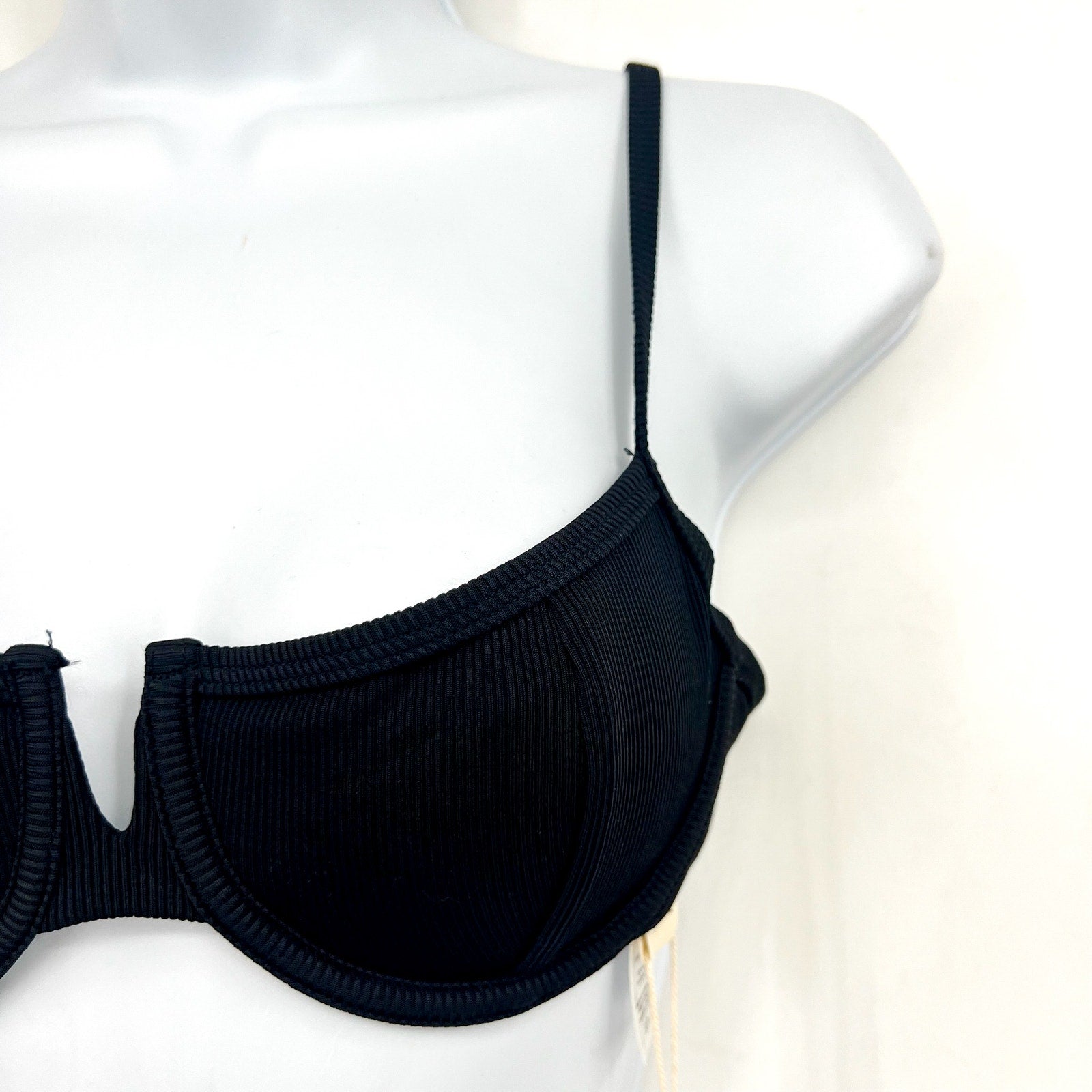 L*SPACE Women's Hunter Underwire Bikini Top Small Black V Front Tie Back NWT