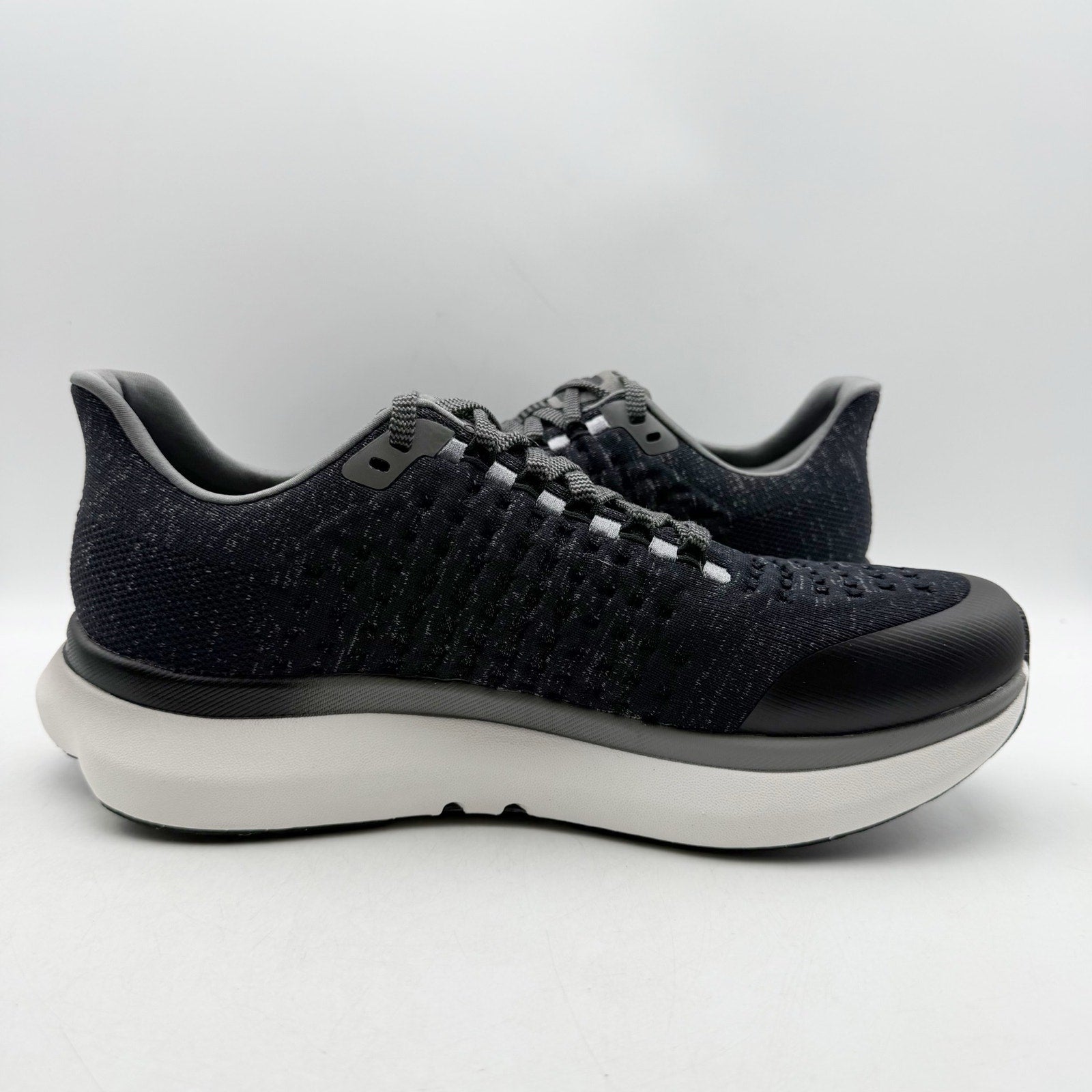 Rabbit Mens Dream Chaser Running Shoes Size 9.5 Black White Athletic NIB