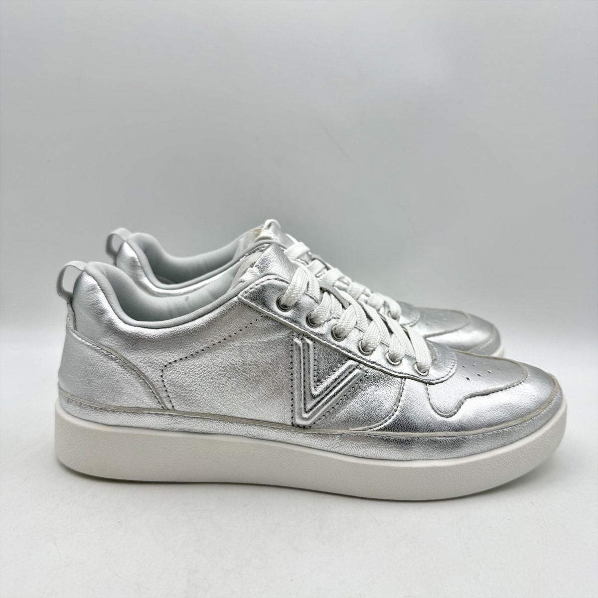 Vionic Womens Elise Casual Sneakers Size 8.5 EU 39 Silver Leather NIB