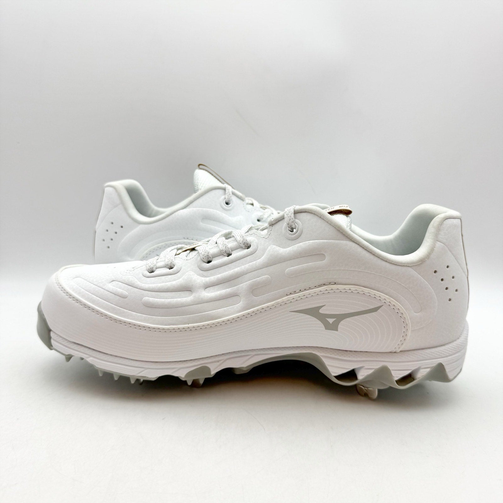 Mizuno Womens Swift 8 Low Softball Cleats Size 11 White 9-Spike Metal NWOB