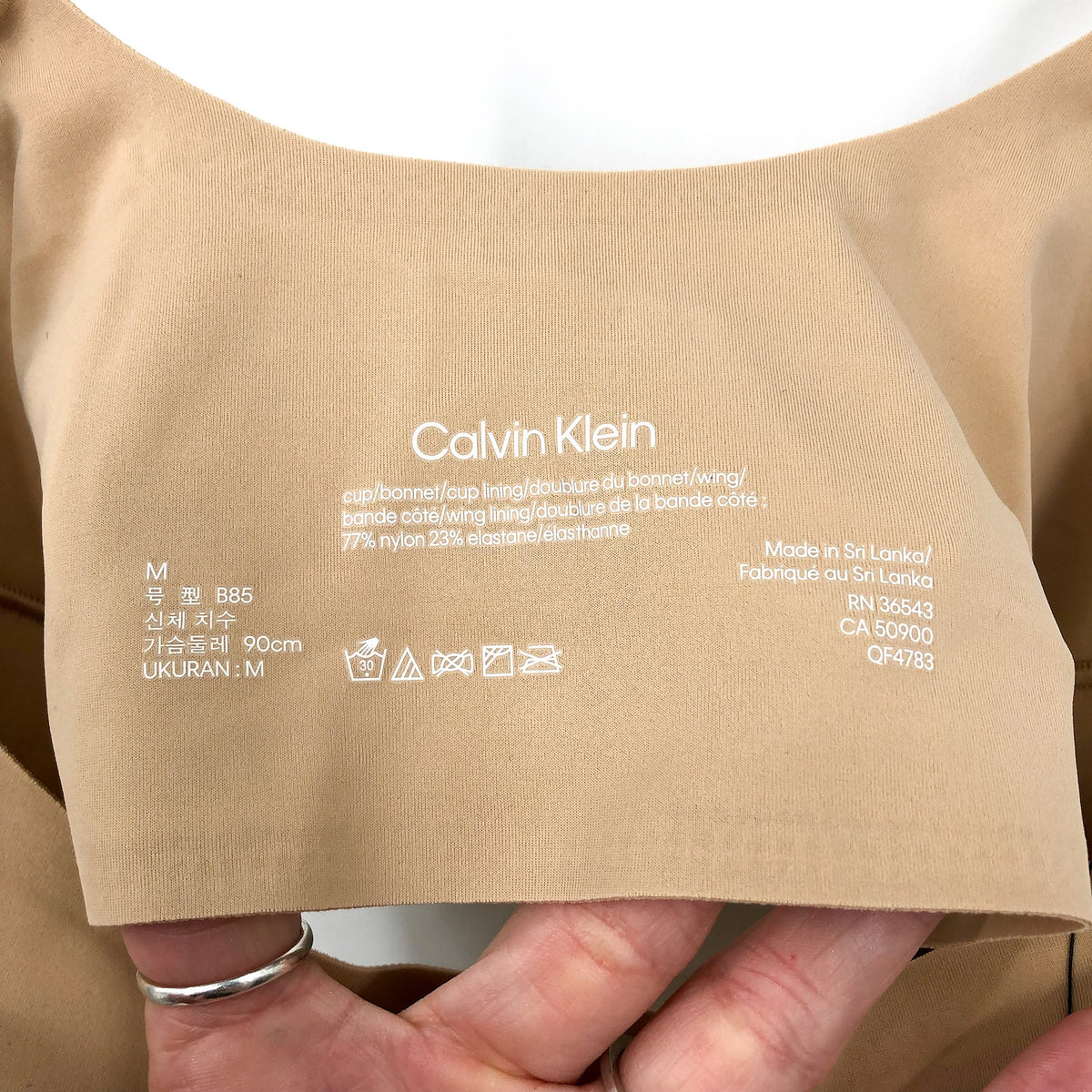 CALVIN KLEIN Invisibles Comfort Bralette Medium Lightly Lined Bare Seamless NWT