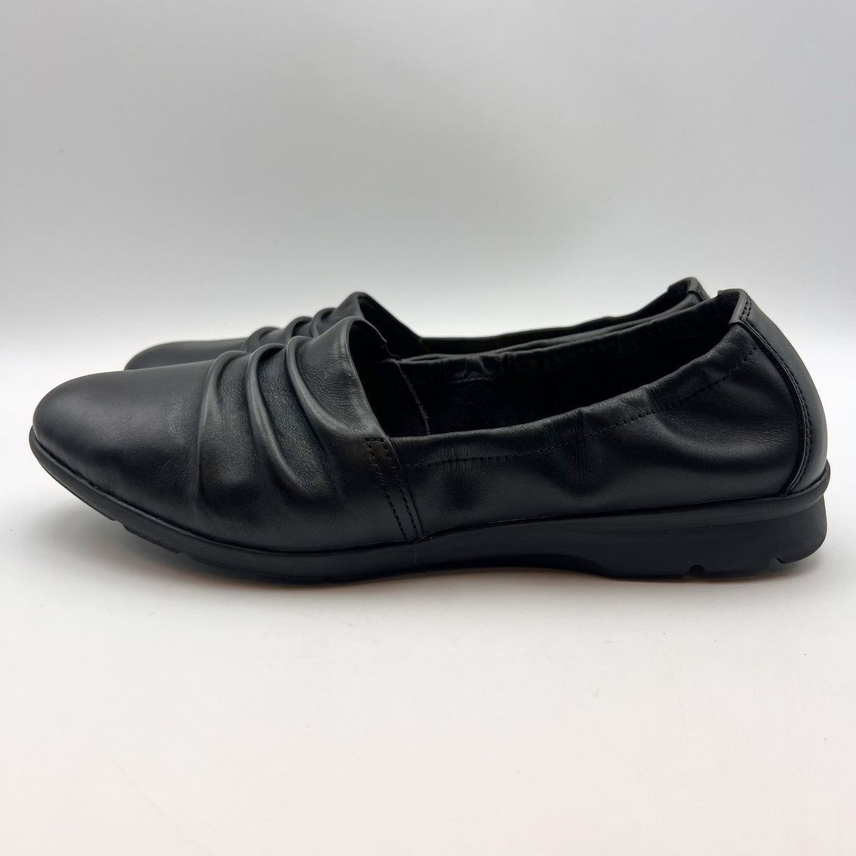 Clarks Womens Jenette Ruby Flats Size 9 M EU 40 Black Leather Slip-On NIB