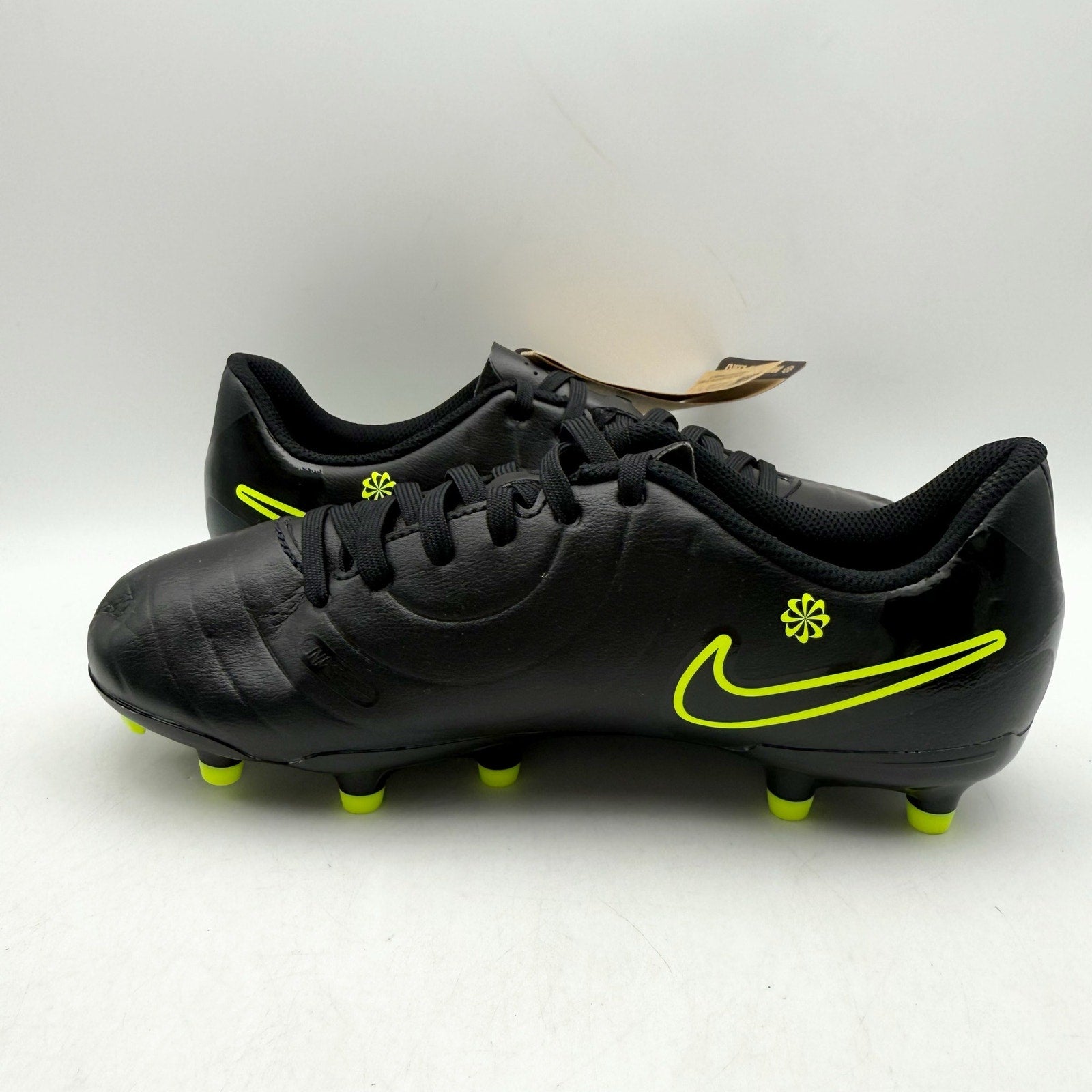 Nike Big Kids Legend 10 Club Soccer Cleats Youth 3.5 Black Yellow DV4352 NWOB