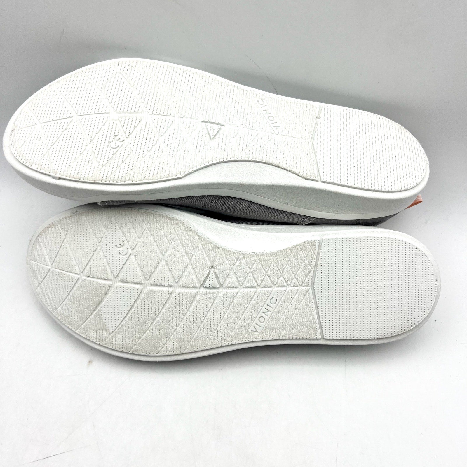 Vionic Womens Beach Pismo Sneakers US 5M EU 35 Gray Cotton Canvas Casual NIB