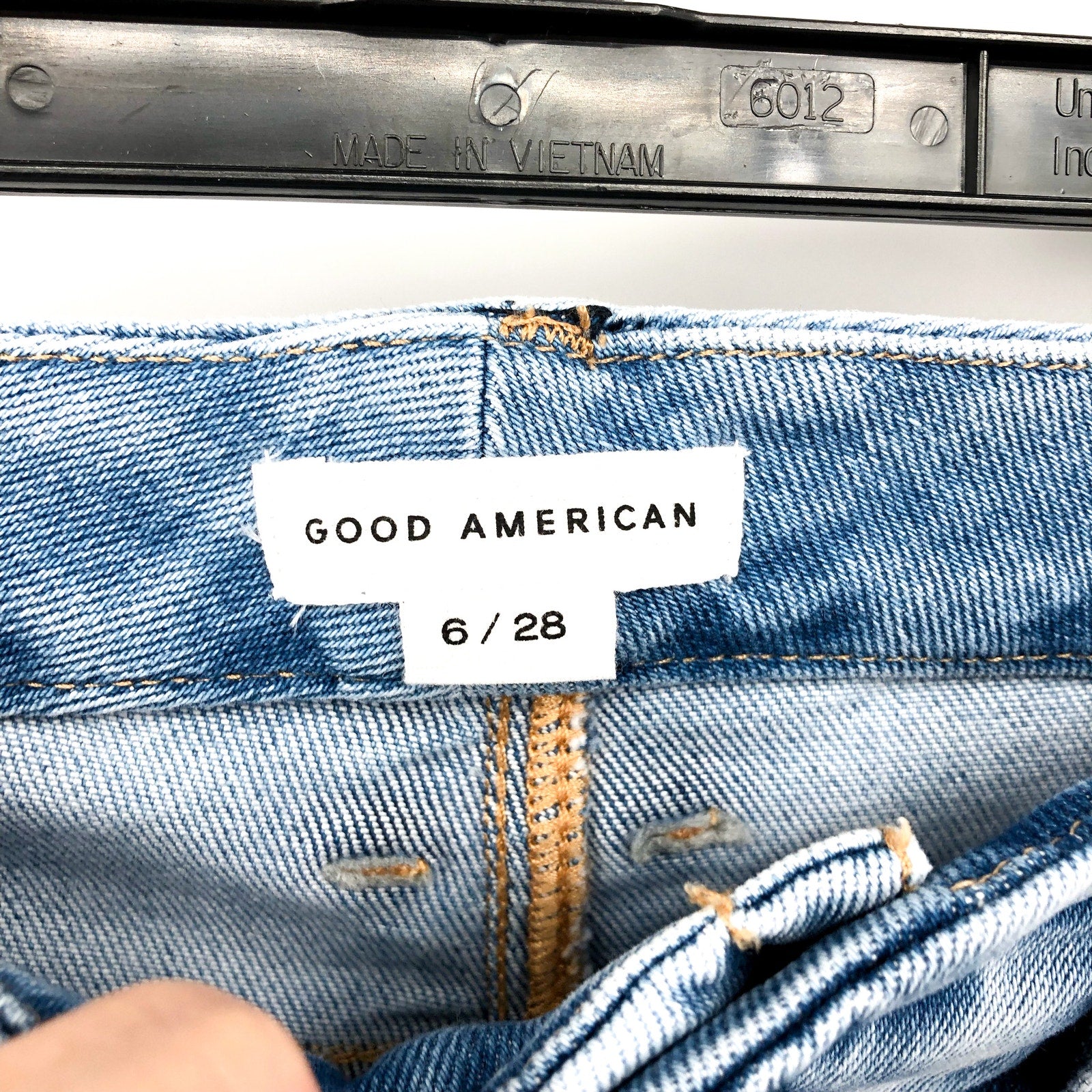 Good American Good Waist Crop Jeans Size 6 28x25 Blue Skinny Leg Raw Hem NWT