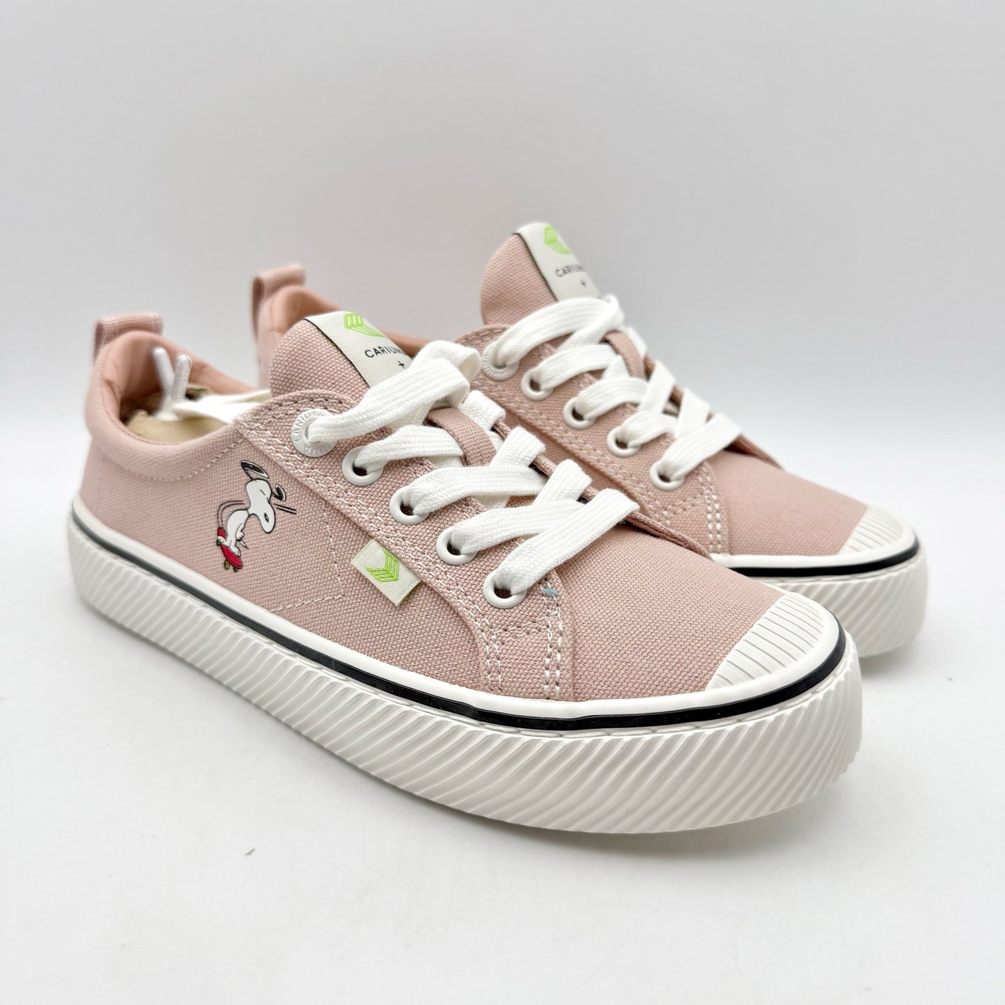 Cariuma Womens OCA Peanuts Snoopy Low Skate Sneaker US 5 M EU 35 Pink Canvas NIB