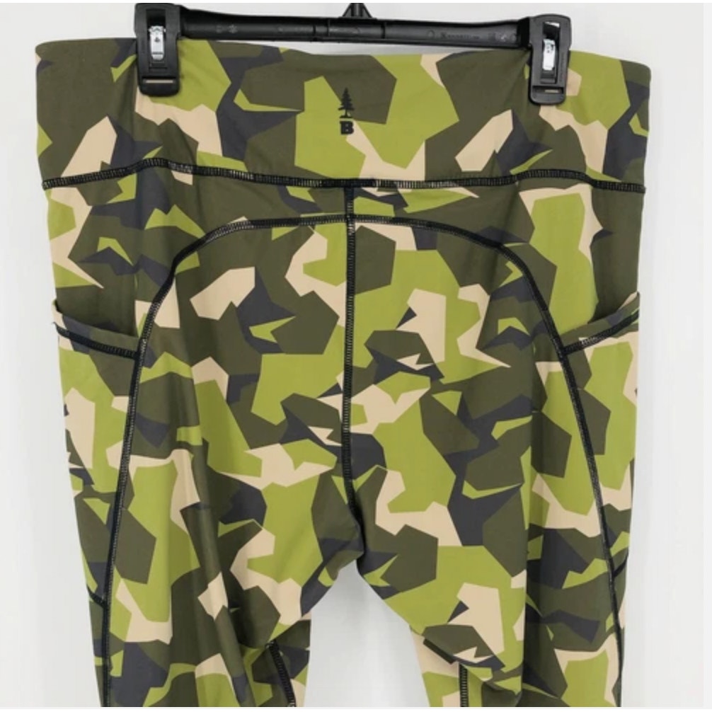 BASS OUTDOOR Womens Rover 7/8 Athletic Leggings Medium Green Camo High Waist NWT