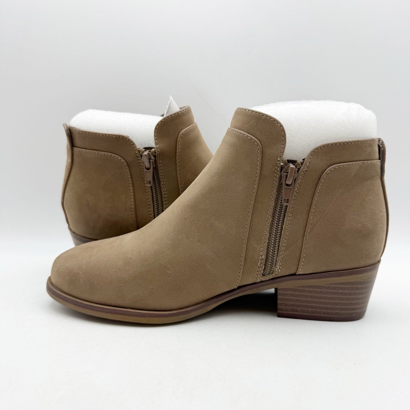 MIA Womens Kendis Ankle Bootie Size 6 Wide Taupe Tan Vegan Leather NWOB