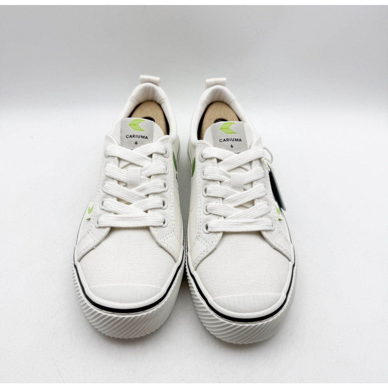 Cariuma x Peanuts Womens OCA Low Skate Sneakers Size 6 White Canvas Snoopy NIB