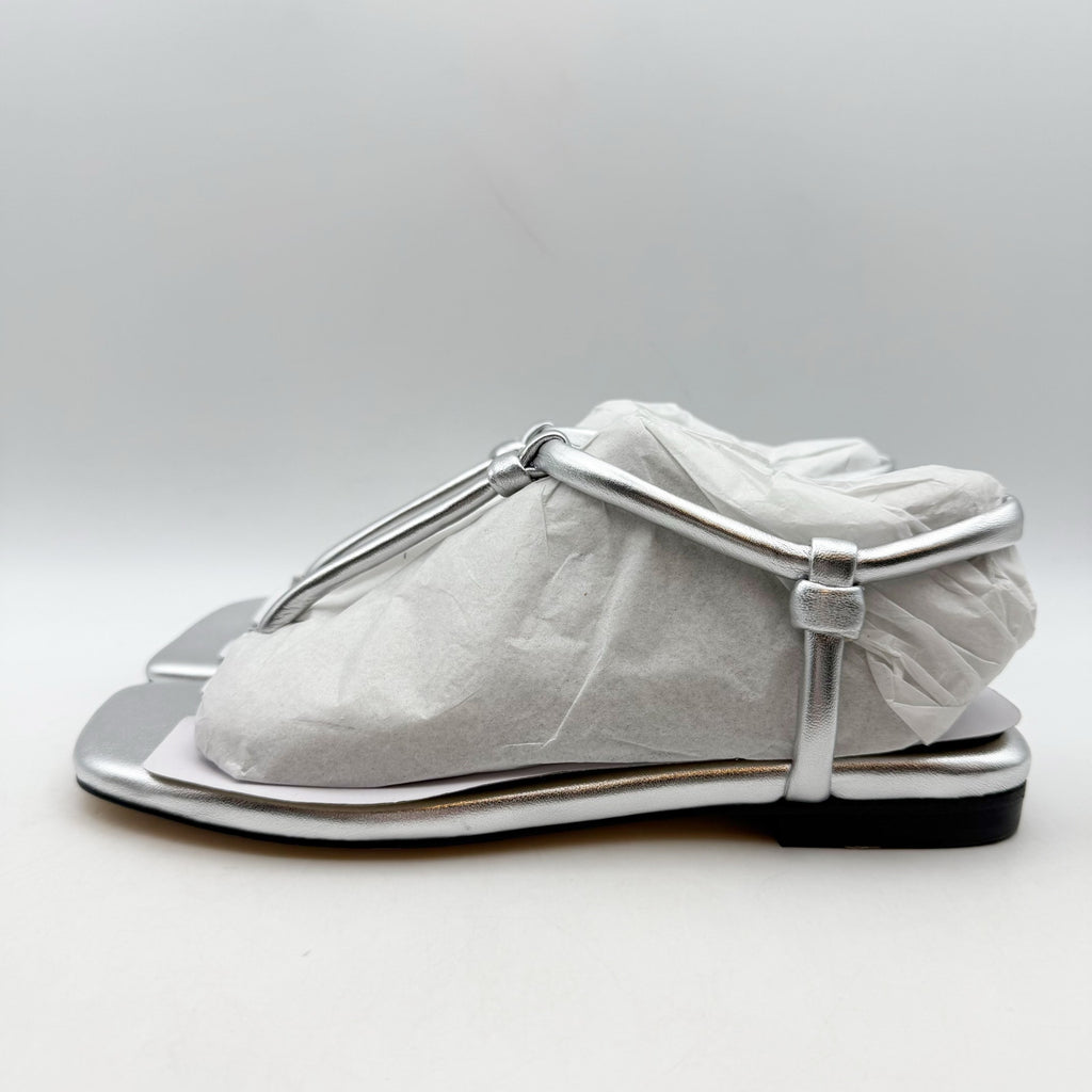 Marc Fisher Womens LTD Maycee Flat Sandals US 6.5 M Silver Leather Thongs NIB