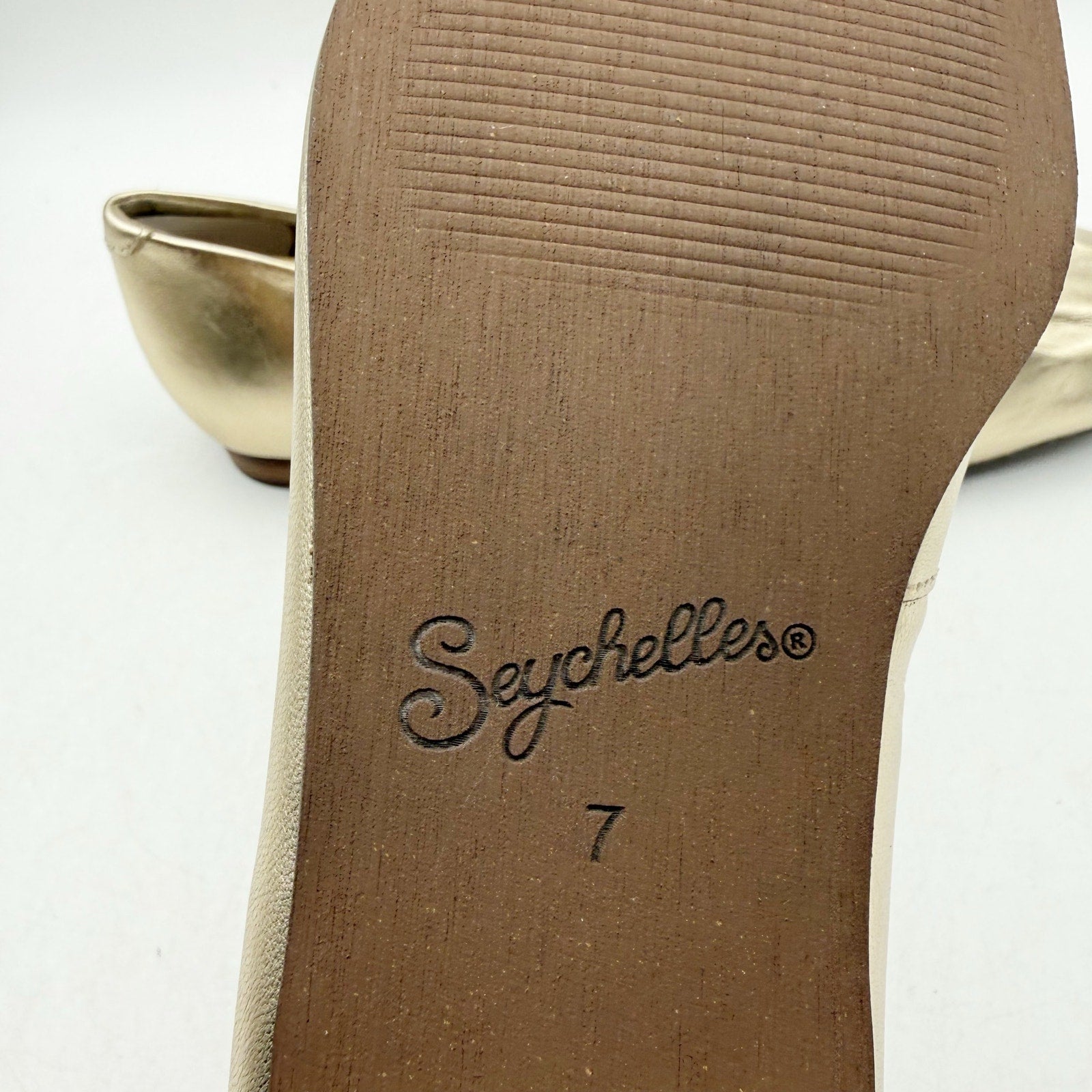 Seychelles Womens Little Things Flats US 7 EU 38 Platinum Gold Leather NWOB